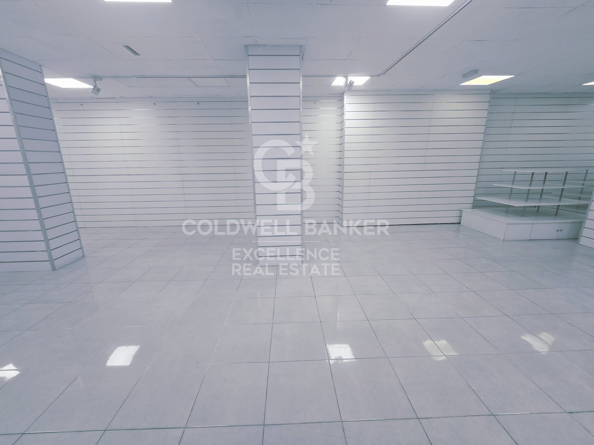 Business Opportunity in Ciutat Vella - Ground Floor Premises for Rent on Quart Street