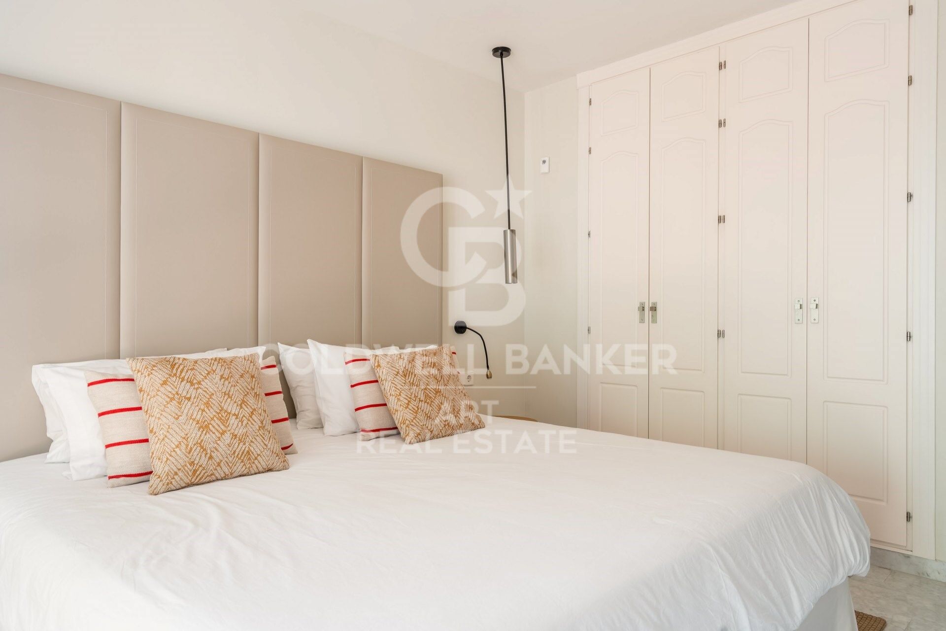 Elegant four-bedroom duplex penthouse in Puente Romano, Marbella