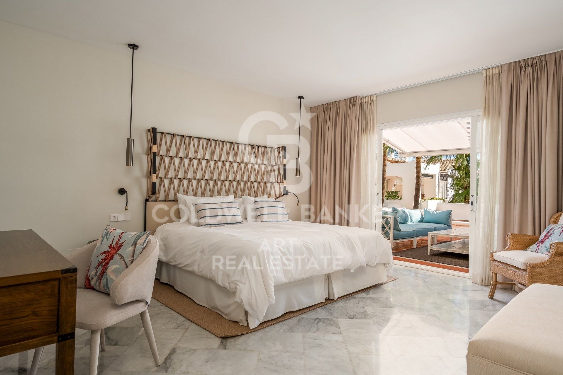 Elegantes Duplex-Penthouse mit vier Schlafzimmern in Puente Romano, Marbella