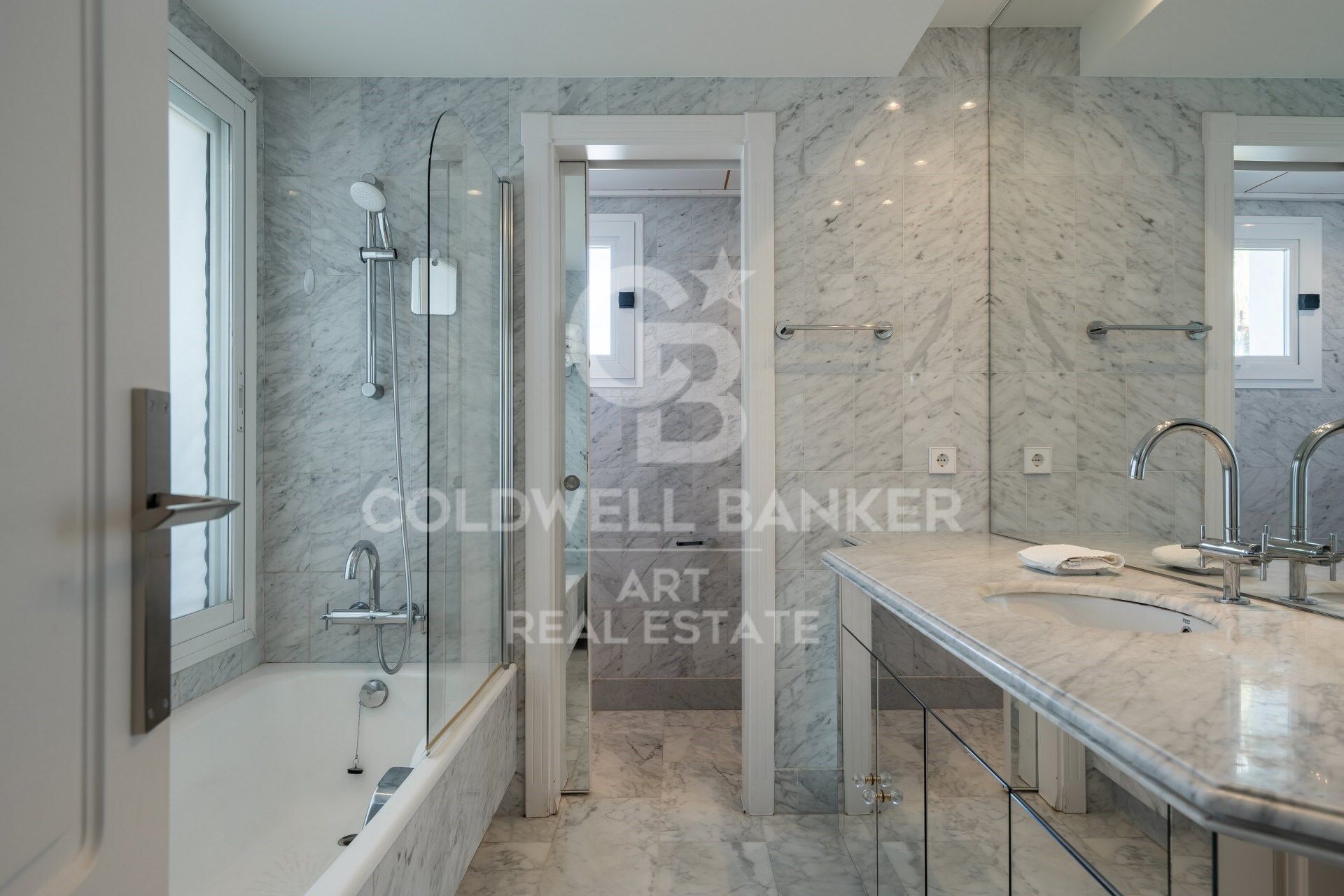 Elegantes Duplex-Penthouse mit vier Schlafzimmern in Puente Romano, Marbella