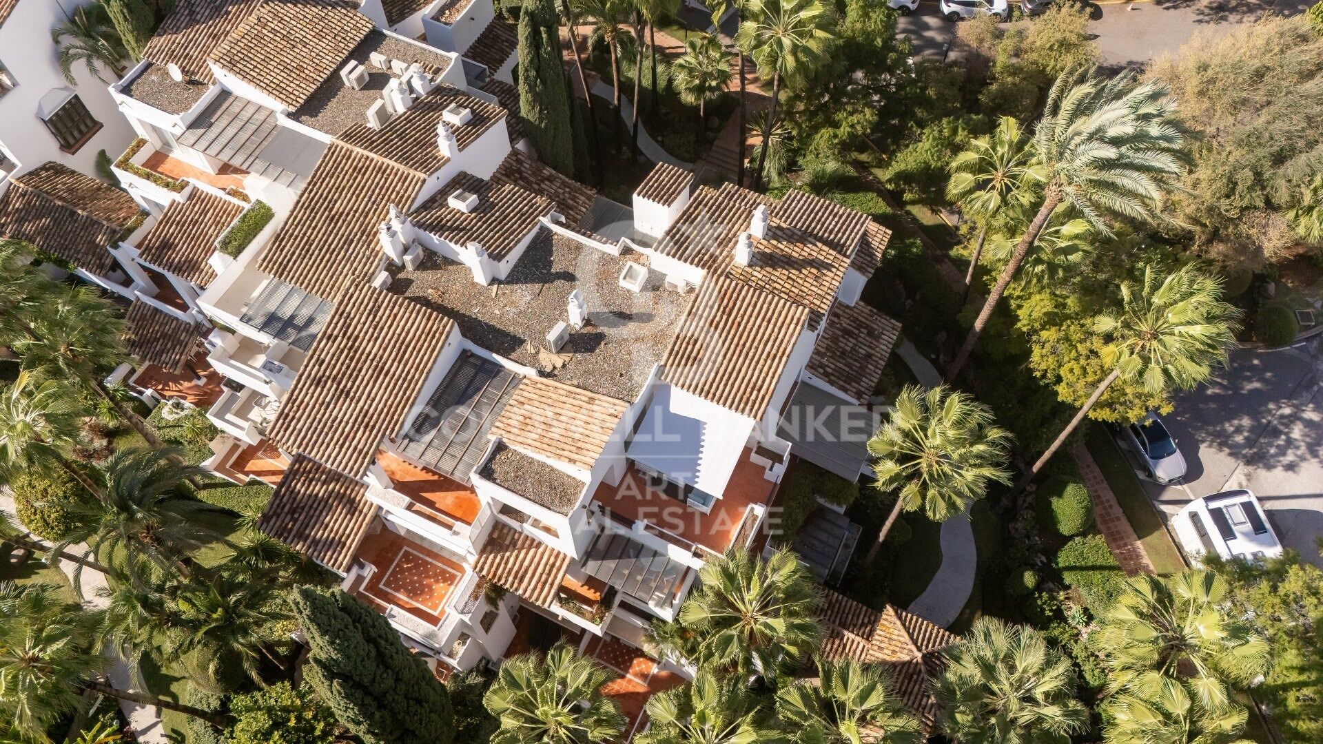 Elegantes Duplex-Penthouse mit vier Schlafzimmern in Puente Romano, Marbella