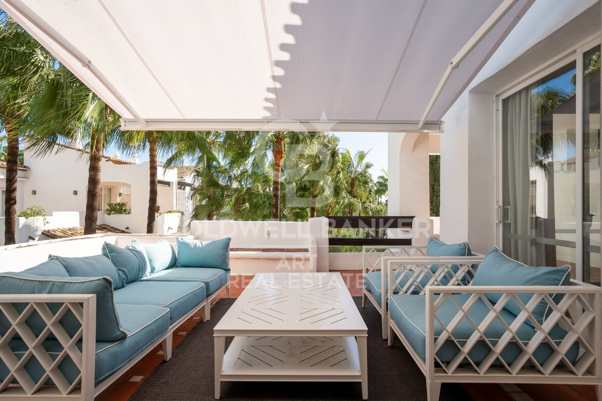 Elegante ático dúplex de cuatro dormitorios en Puente Romano, Marbella
