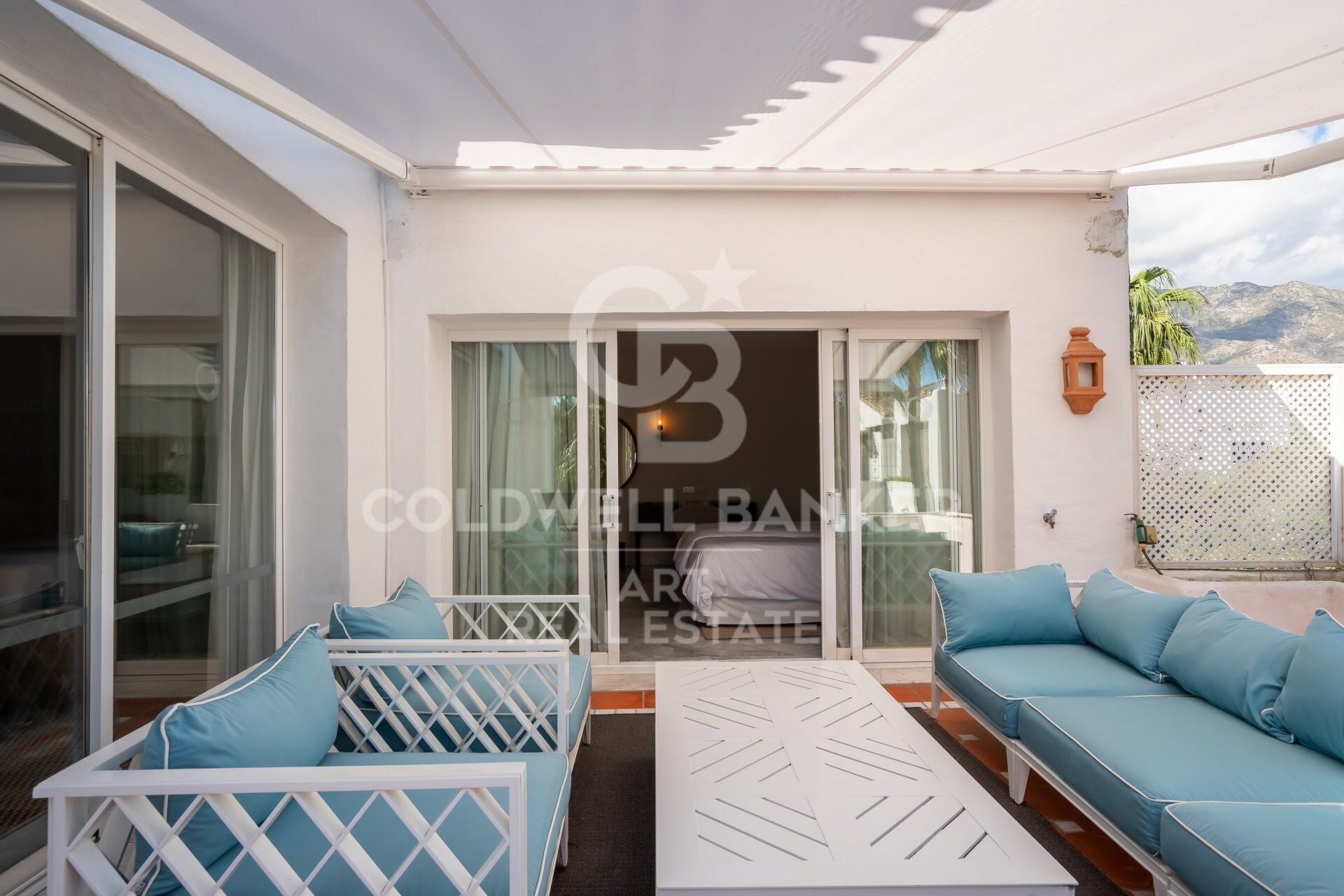 Elegantes Duplex-Penthouse mit vier Schlafzimmern in Puente Romano, Marbella