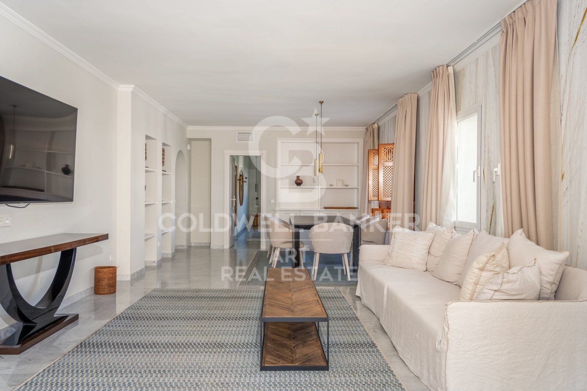 Elegante ático dúplex de cuatro dormitorios en Puente Romano, Marbella