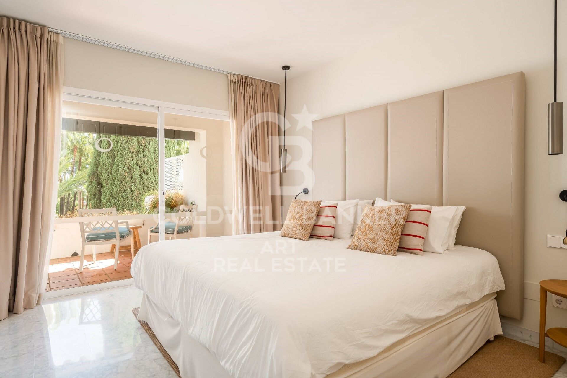 Elegant four-bedroom duplex penthouse in Puente Romano, Marbella