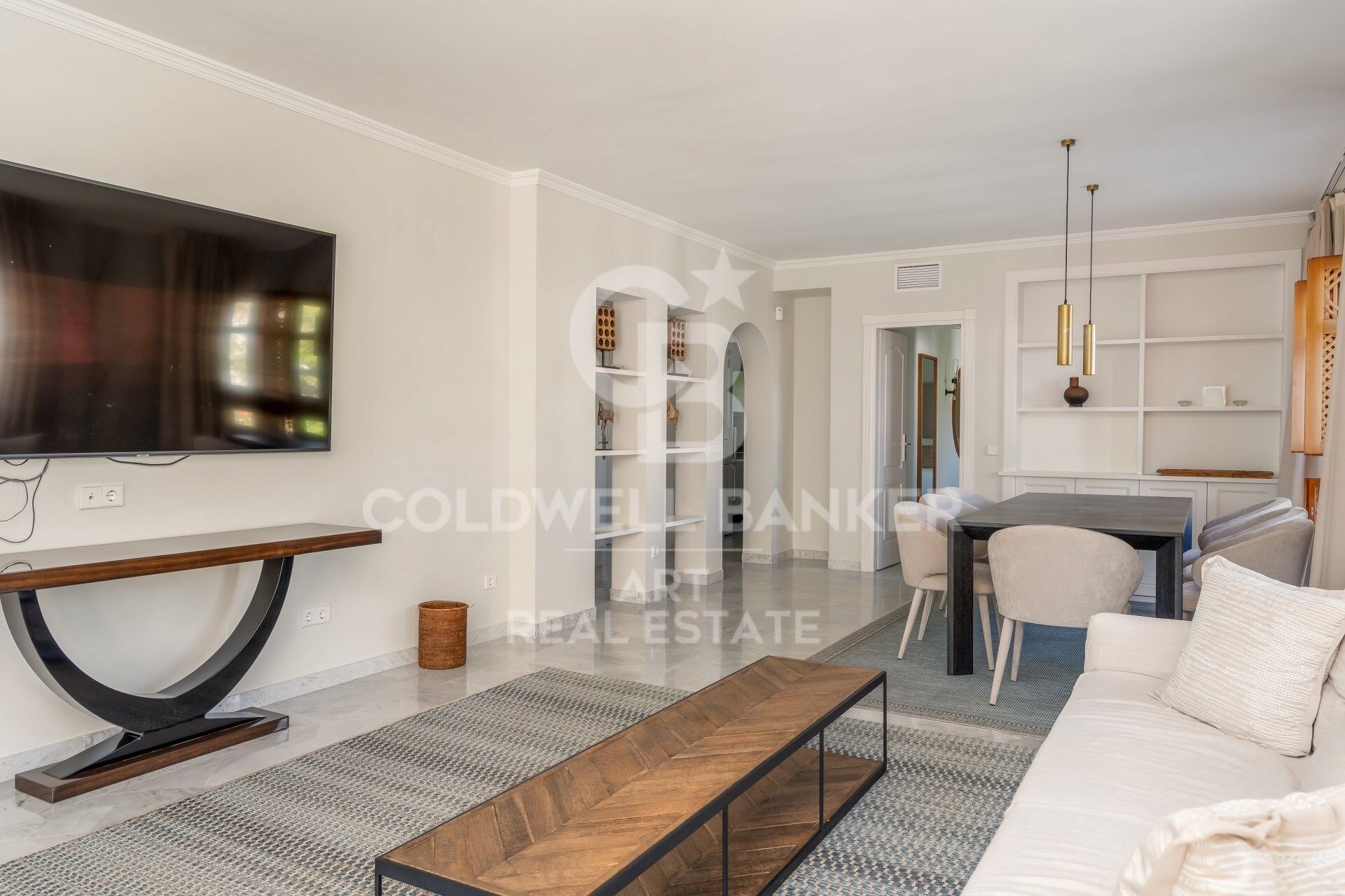 Elegante ático dúplex de cuatro dormitorios en Puente Romano, Marbella