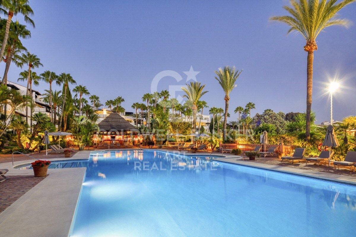 Elegantes Apartment im Erdgeschoss in der besten Gegend von Puente Romano