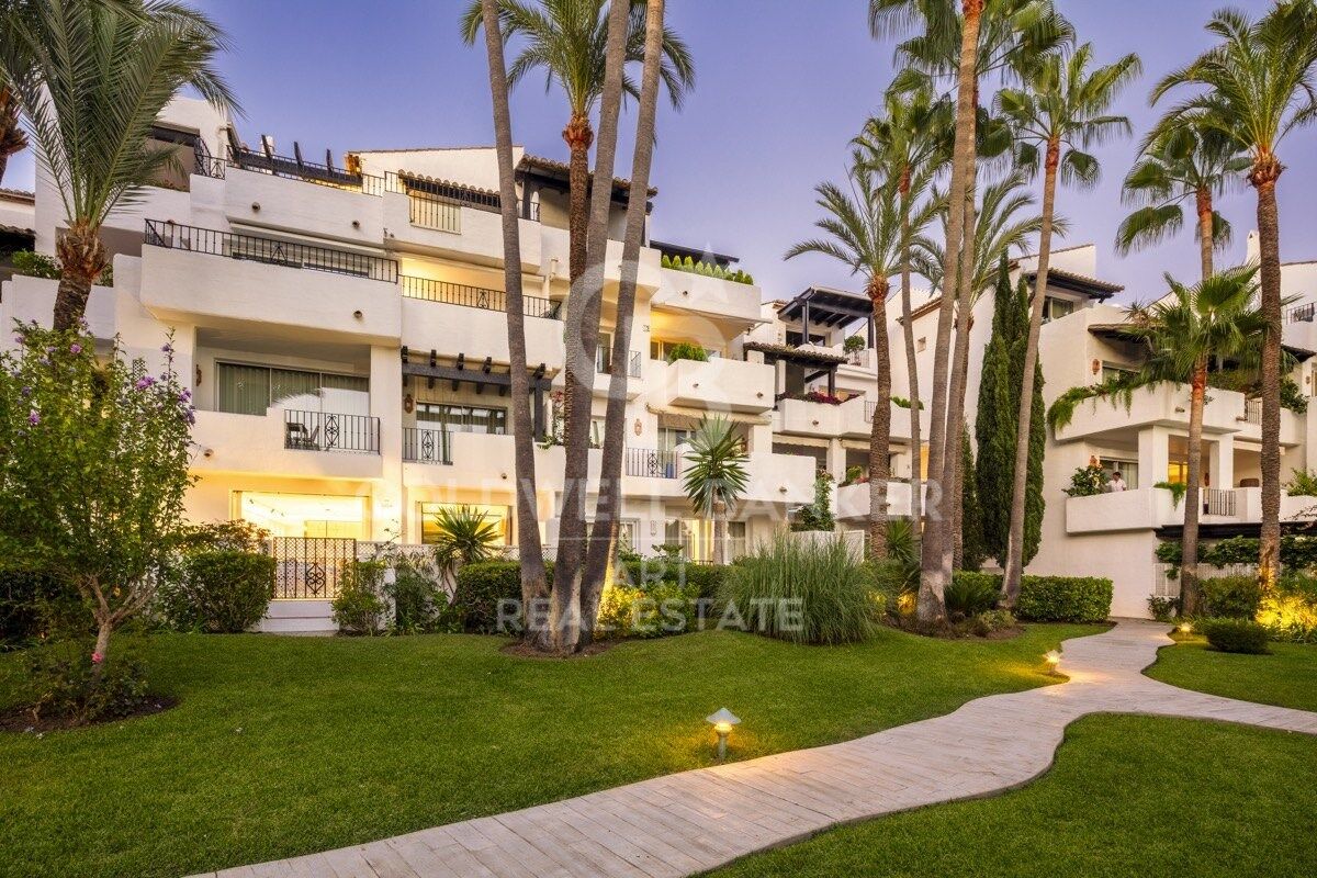 Elegant ground floor apartment in the best area of Puente Romano