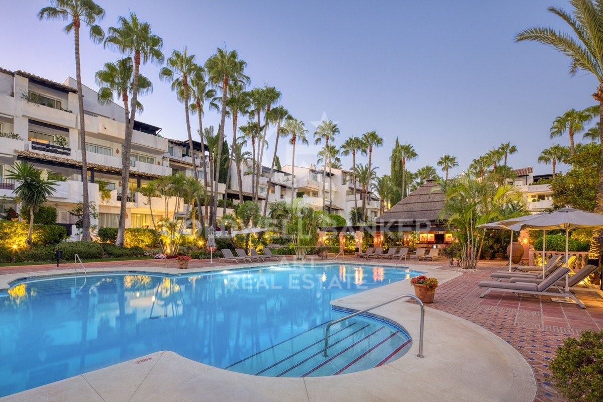 Elegant ground floor apartment in the best area of Puente Romano