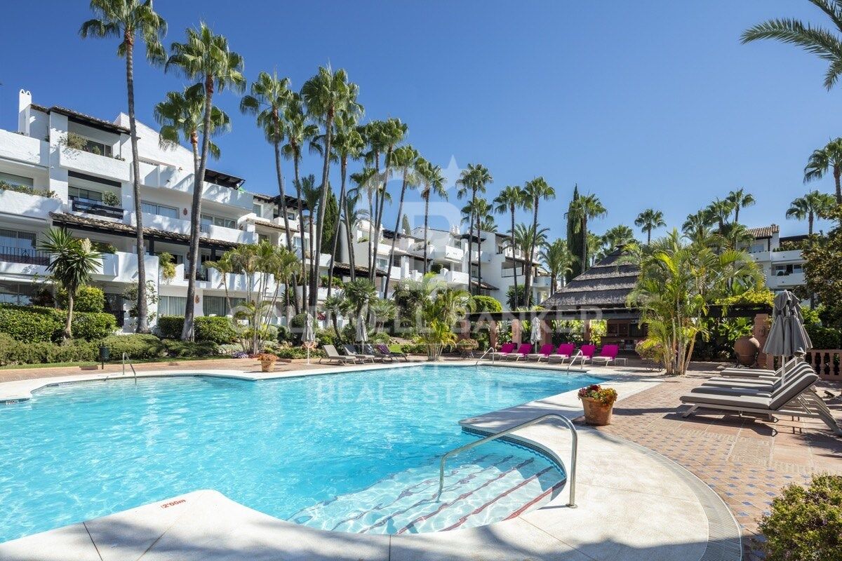 Elegant ground floor apartment in the best area of Puente Romano