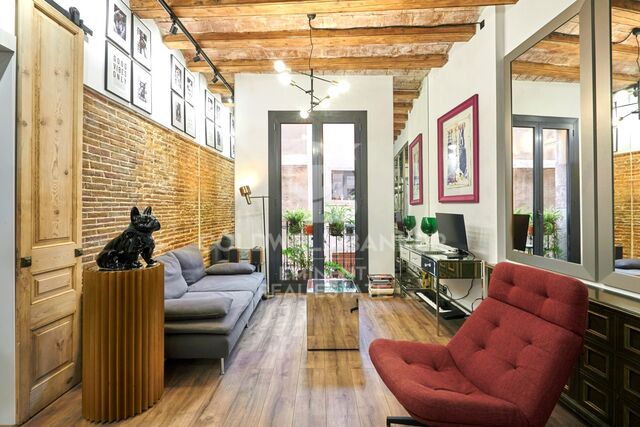 Designer apartment in the heart of El Born.