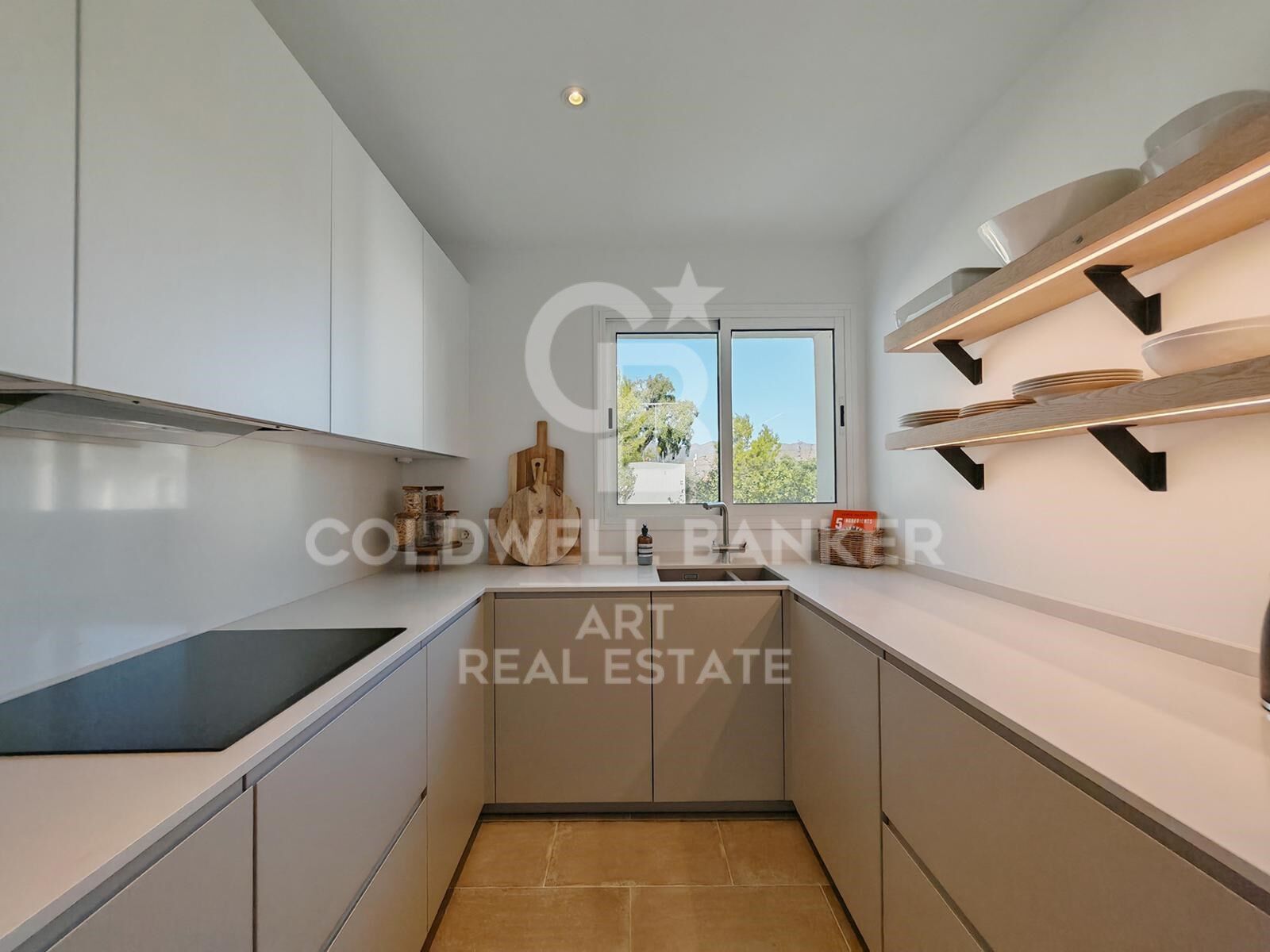 Luminoso y moderno apartamento en venta en Marbella