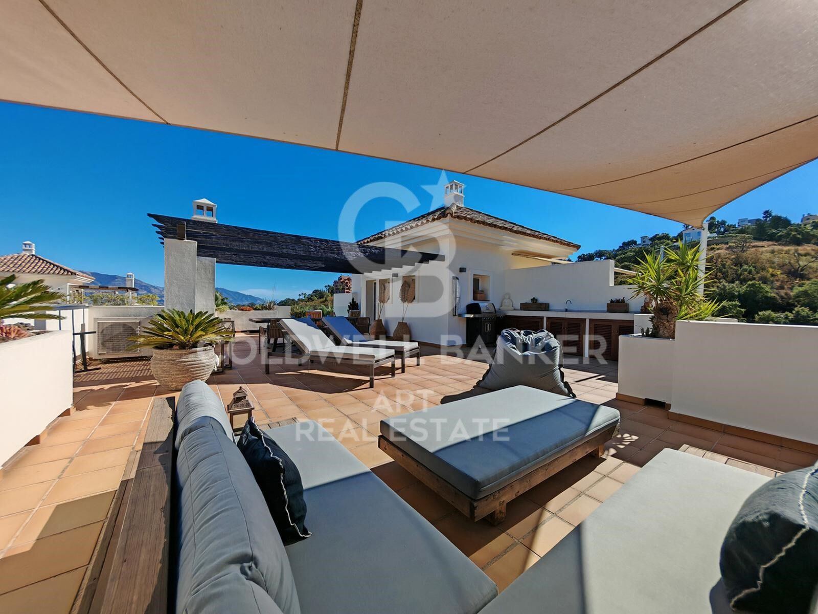 Luminoso y moderno apartamento en venta en Marbella
