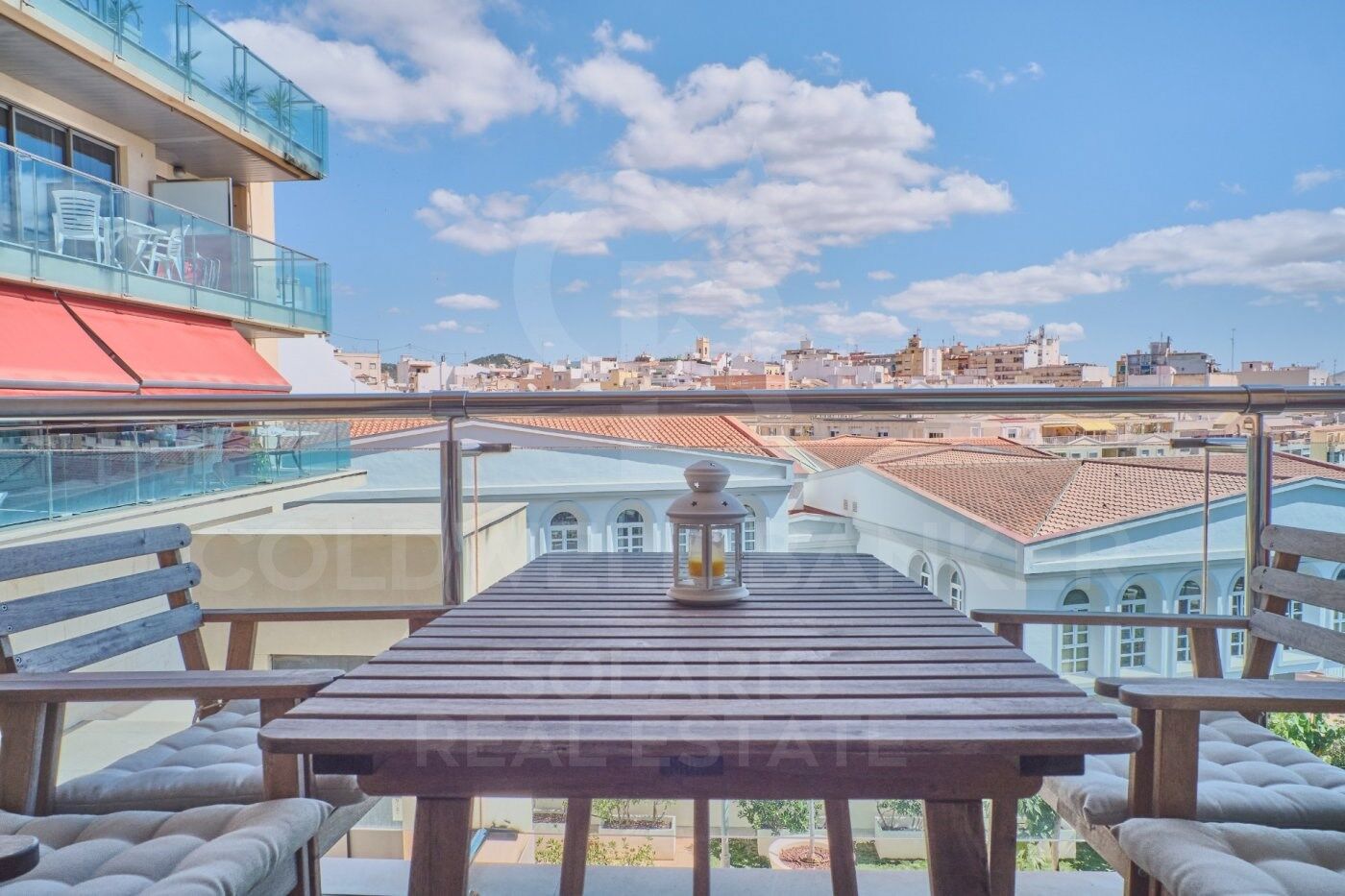 Fabelhafte Wohnung mit Blick auf die Plaza Mayor und 200 m vom Strand entfernt. Calpe