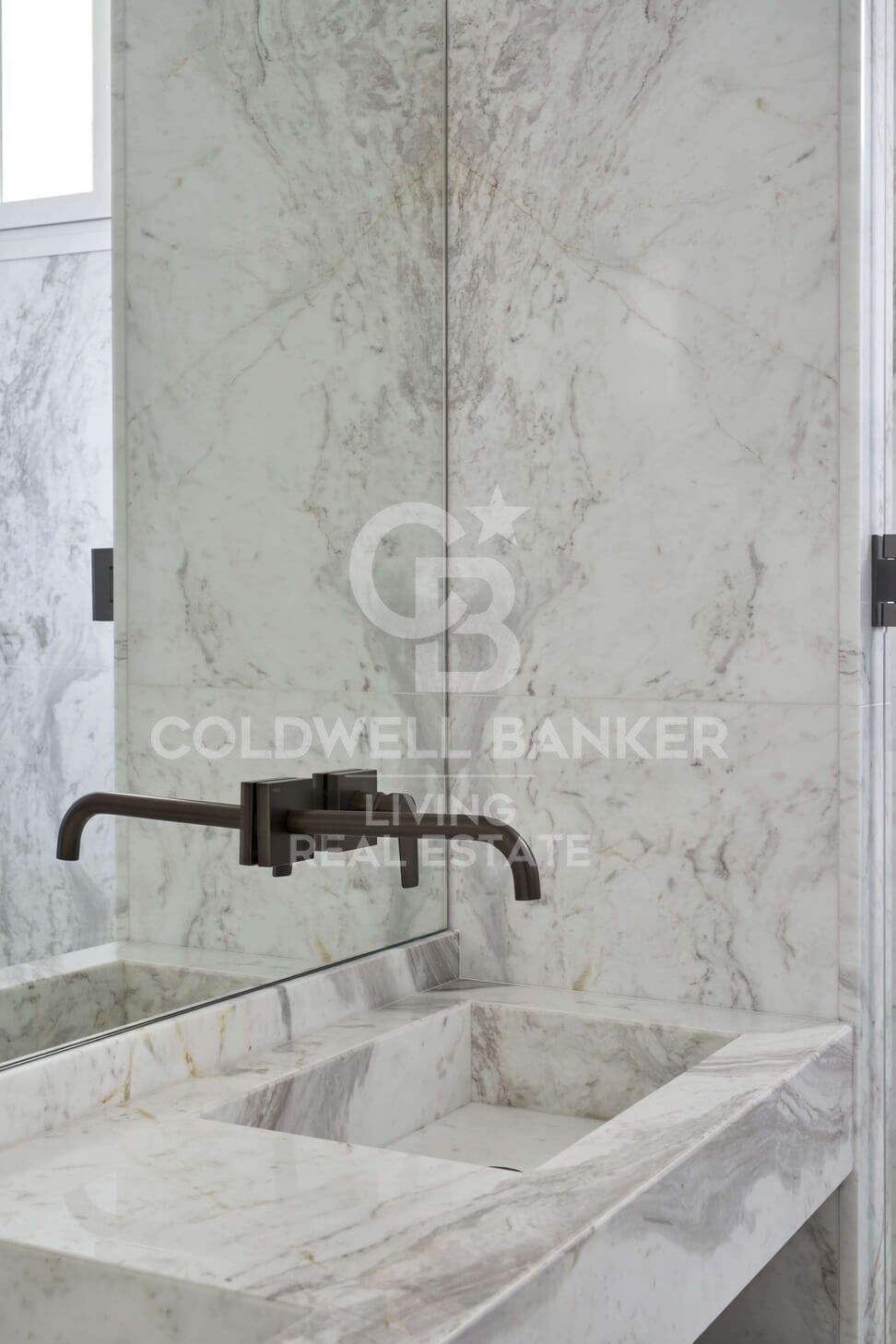 Exclusiva vivienda en Sagasta: diseño, luz y calidades de lujo