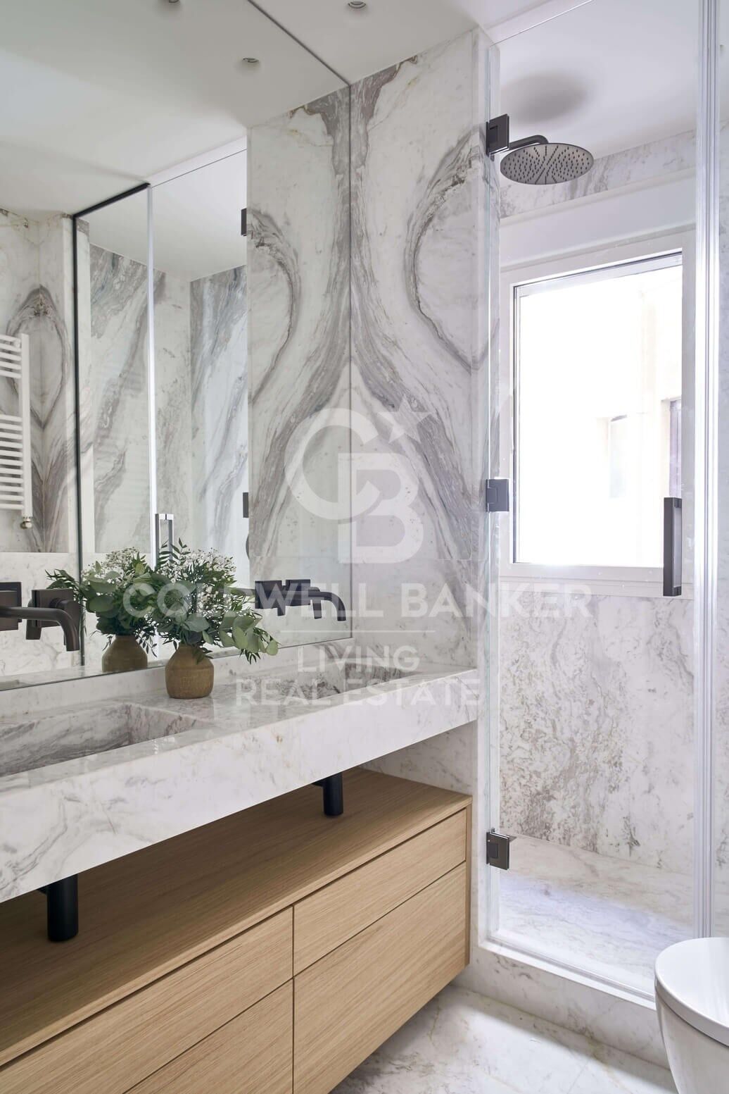 Exclusiva vivienda en Sagasta: diseño, luz y calidades de lujo