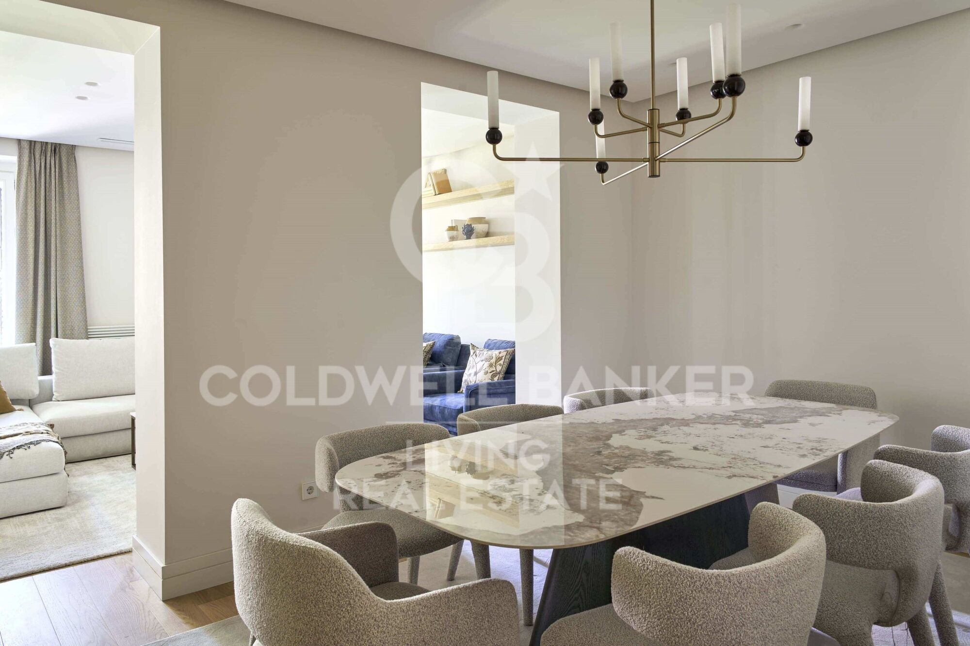 Exclusiva vivienda en Sagasta: diseño, luz y calidades de lujo