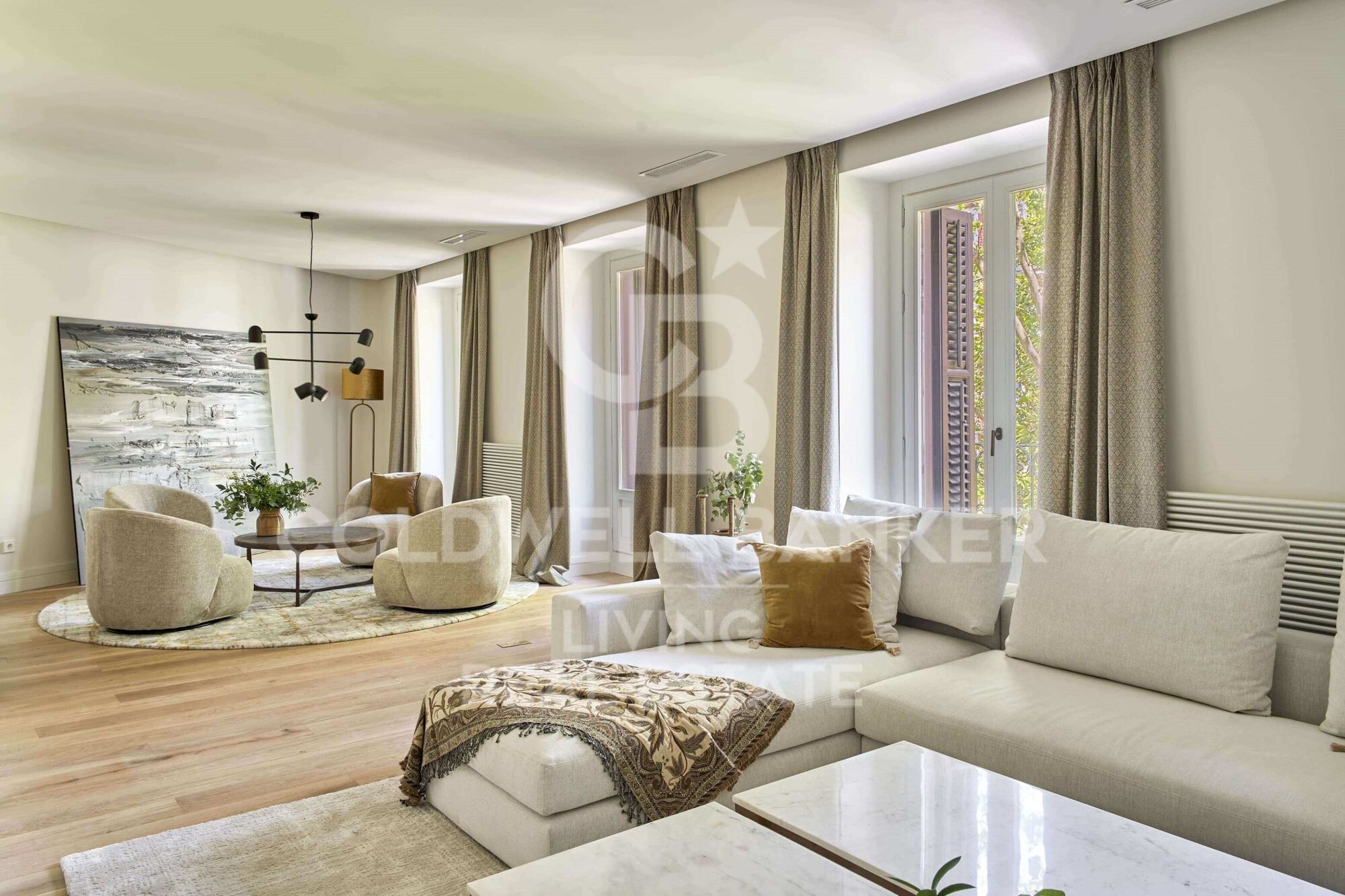 Exclusiva vivienda en Sagasta: diseño, luz y calidades de lujo