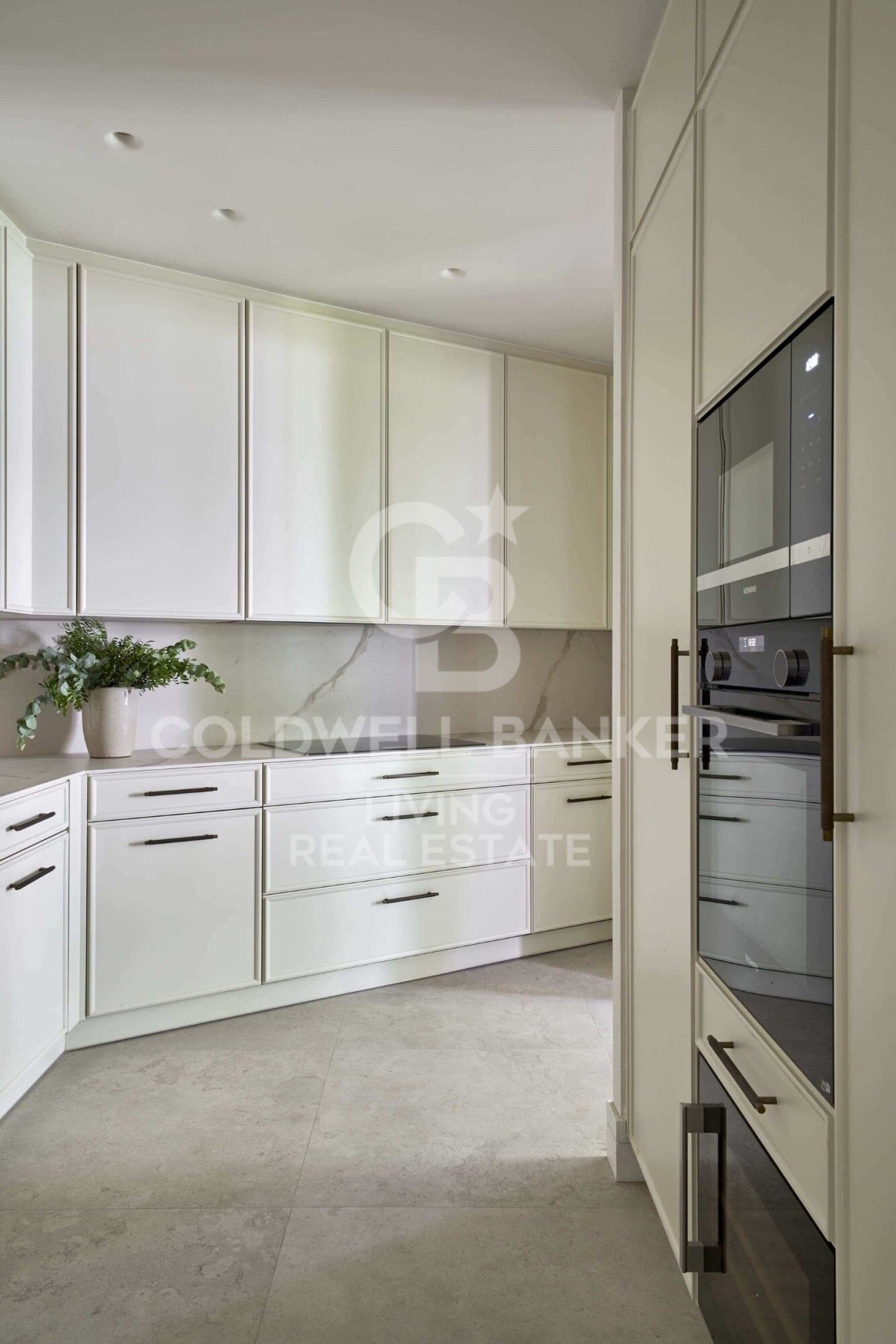 Exclusiva vivienda en Sagasta: diseño, luz y calidades de lujo