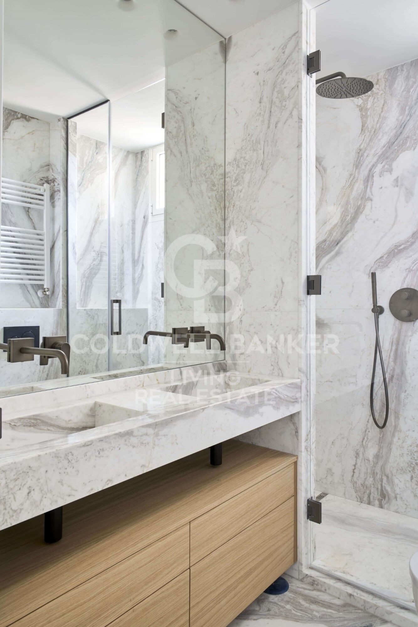 Exclusiva vivienda en Sagasta: diseño, luz y calidades de lujo