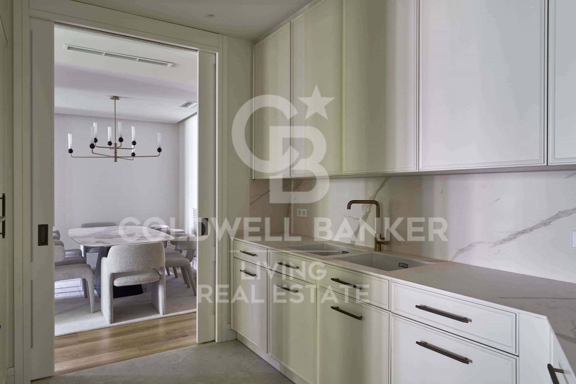 Exclusiva vivienda en Sagasta: diseño, luz y calidades de lujo