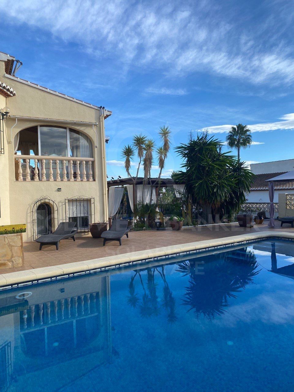 Acogedor Chalet en Les Fonts en Alquiler: Piscina, Sauna y Dos Viviendas