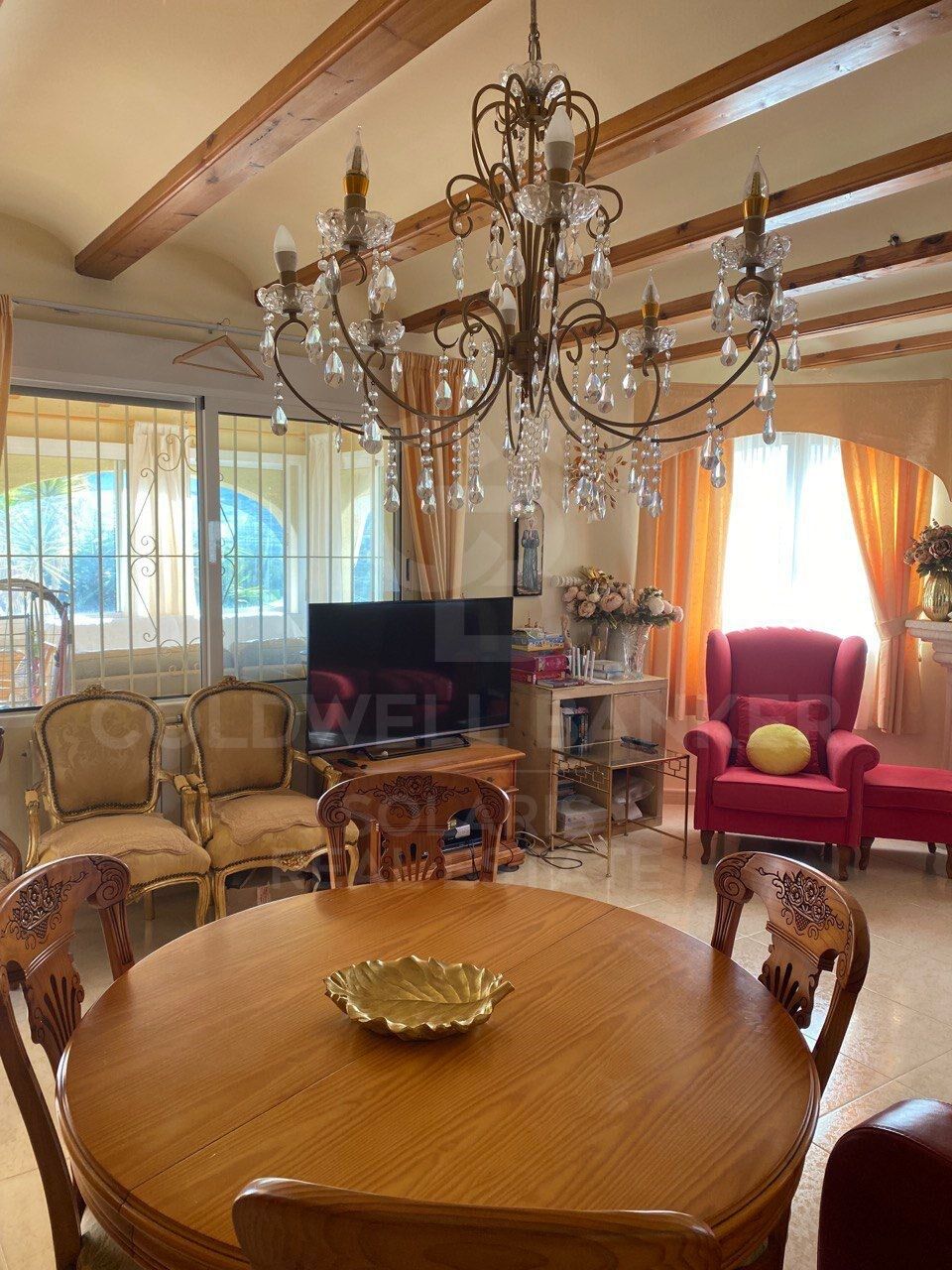 Acogedor Chalet en Les Fonts en Alquiler: Piscina, Sauna y Dos Viviendas