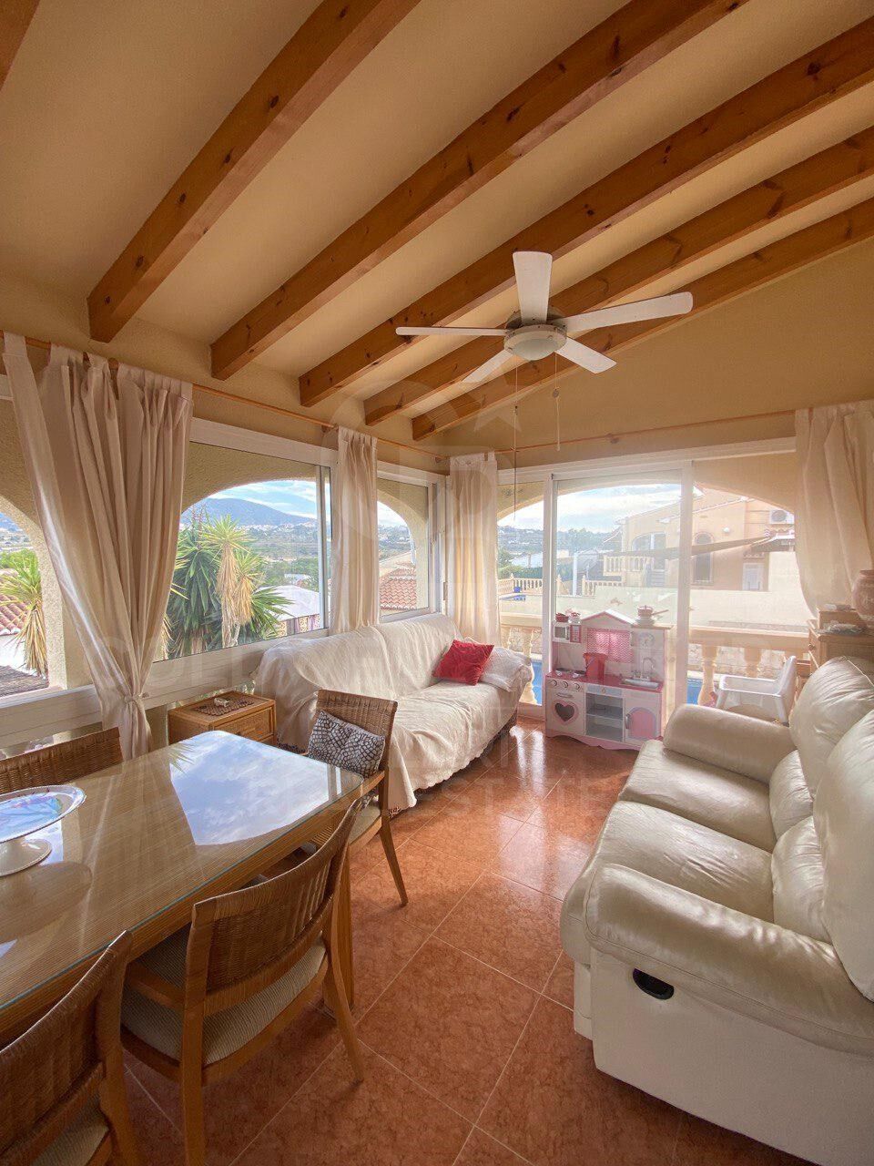 Acogedor Chalet en Les Fonts en Alquiler: Piscina, Sauna y Dos Viviendas