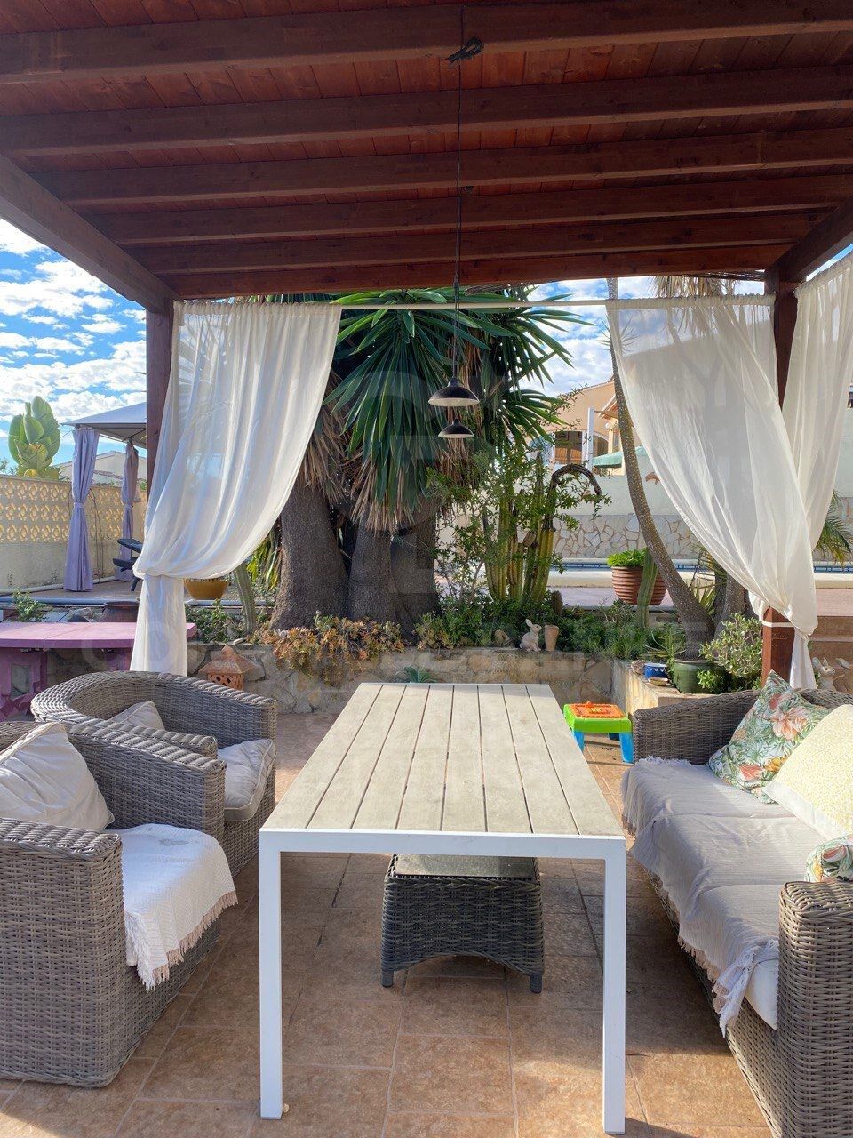 Acogedor Chalet en Les Fonts en Alquiler: Piscina, Sauna y Dos Viviendas