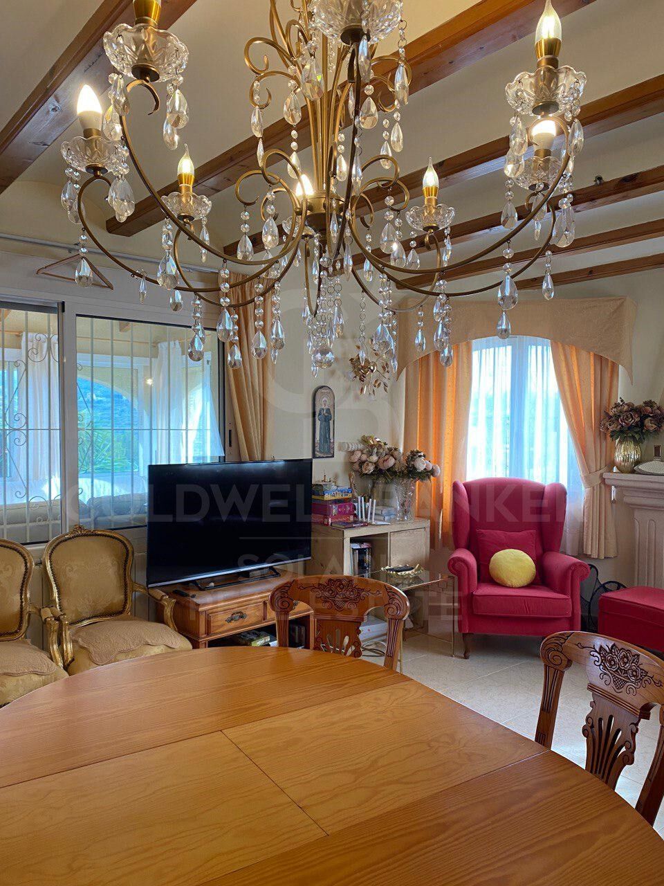 Acogedor Chalet en Les Fonts en Alquiler: Piscina, Sauna y Dos Viviendas