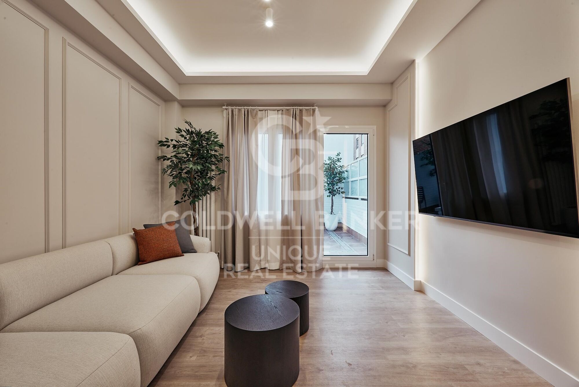 Renovated exterior 2-bedroom apartment in Ibiza, Madrid