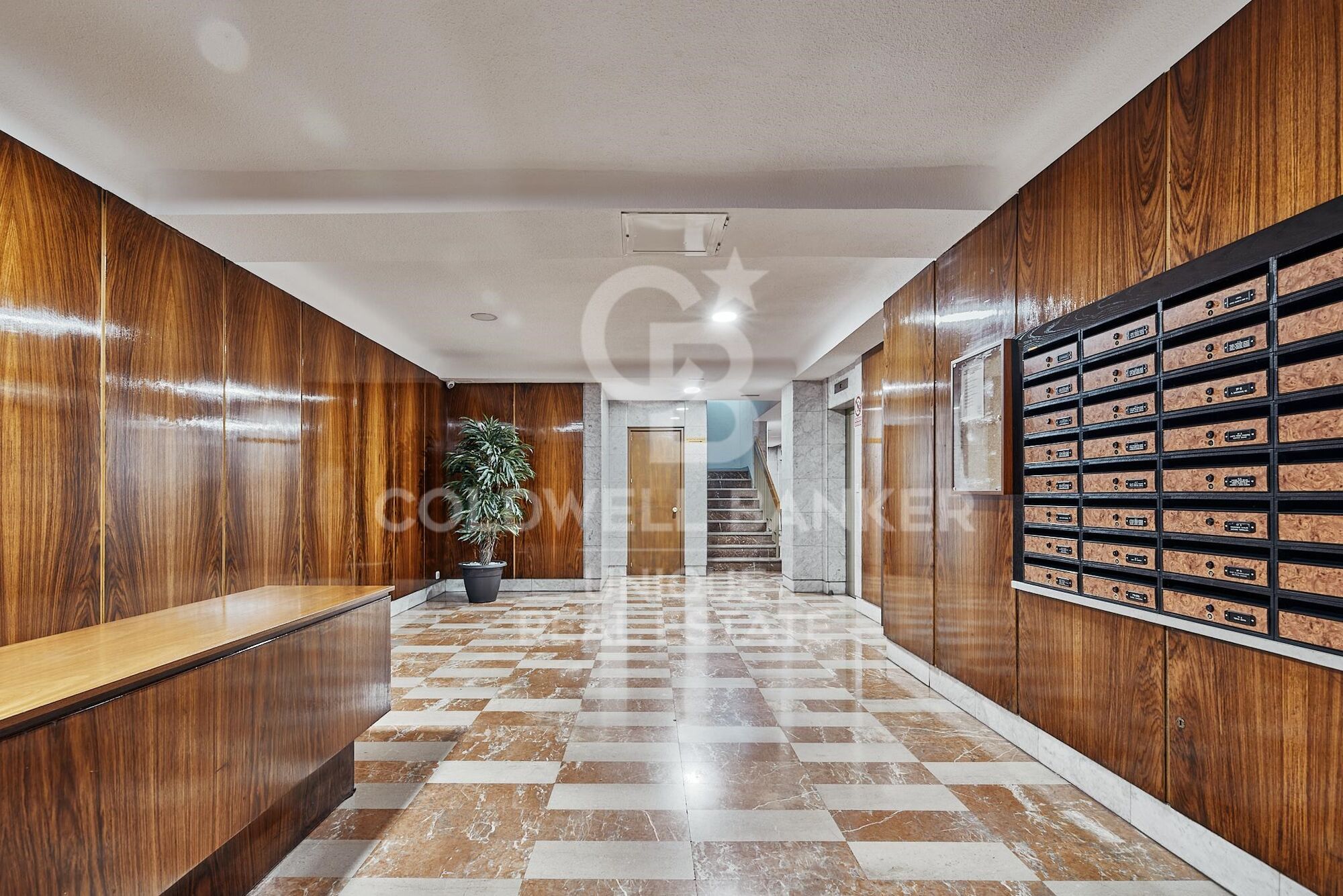 Magnífico piso con amplia terraza en Jerónimos, Madrid