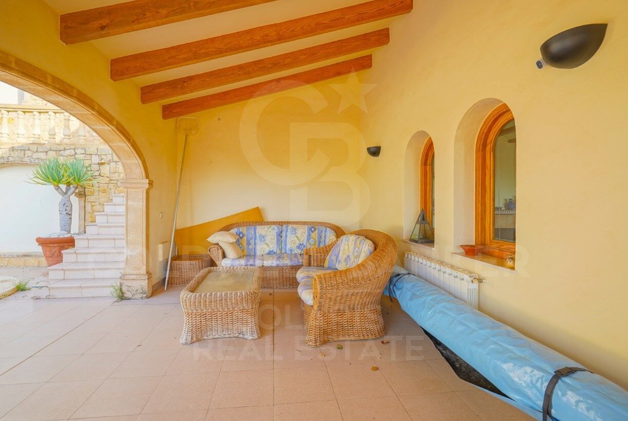 Encantadora Villa Tradicional con Vistas Panorámicas en La Corona, Jávea