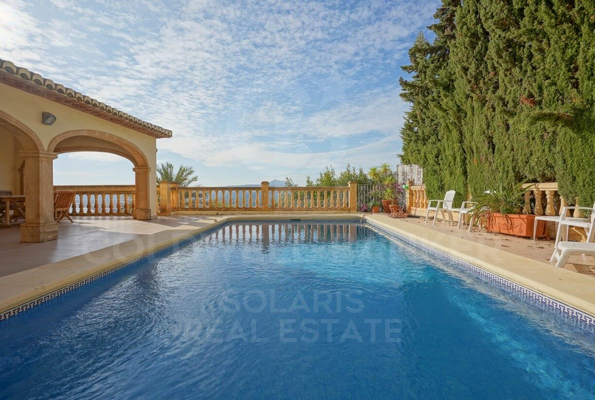 Villa traditionnelle charmante avec vue panoramique à La Corona, Javea