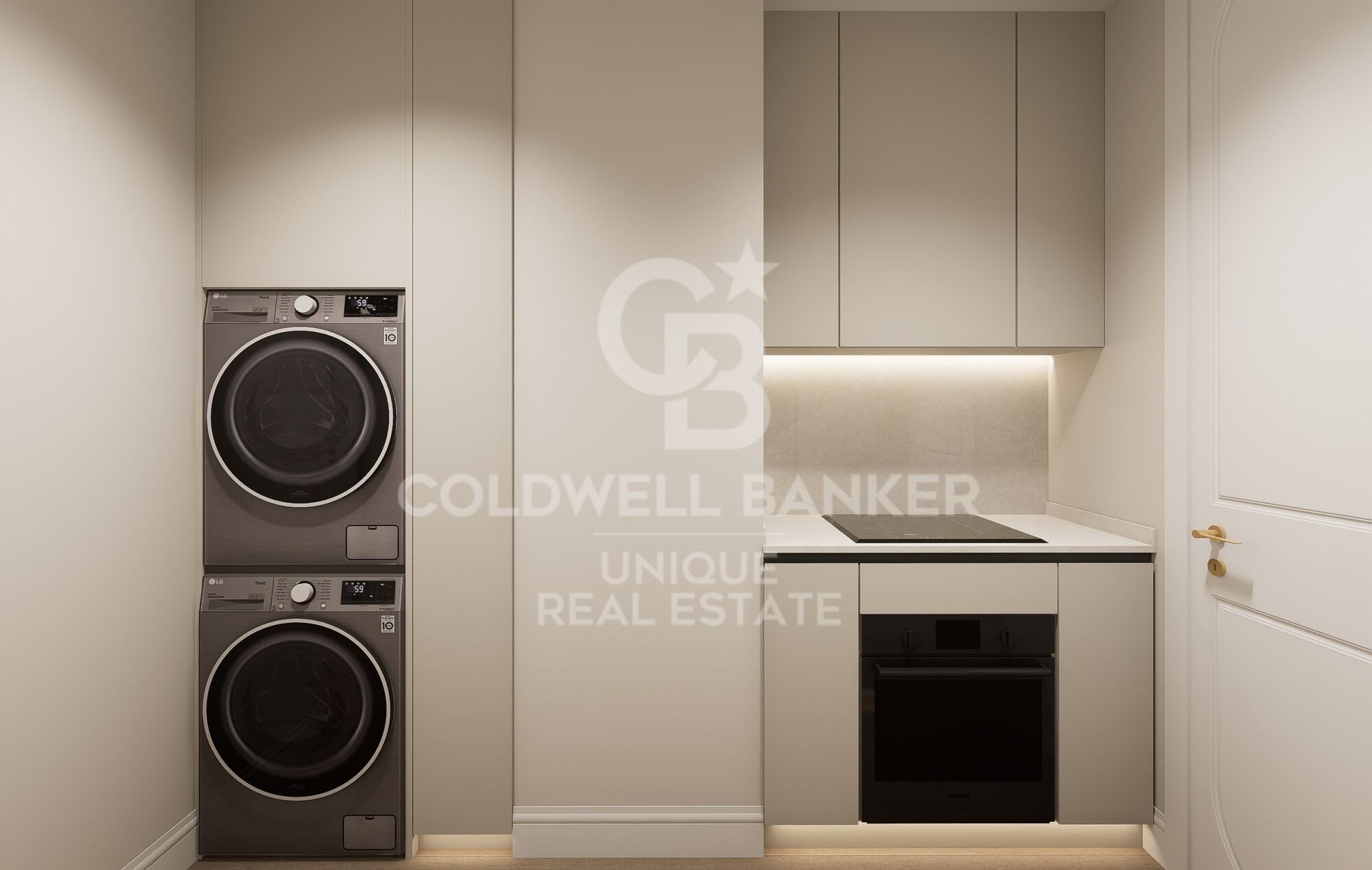 Renovated exterior 5-bedroom apartment with garage and storage room in El Viso, Madrid