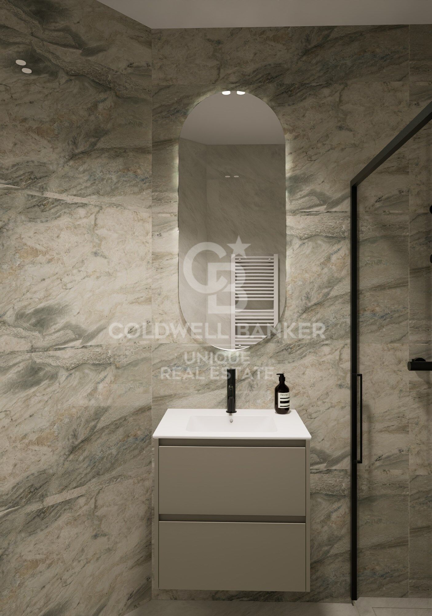 Renovated exterior 5-bedroom apartment with garage and storage room in El Viso, Madrid