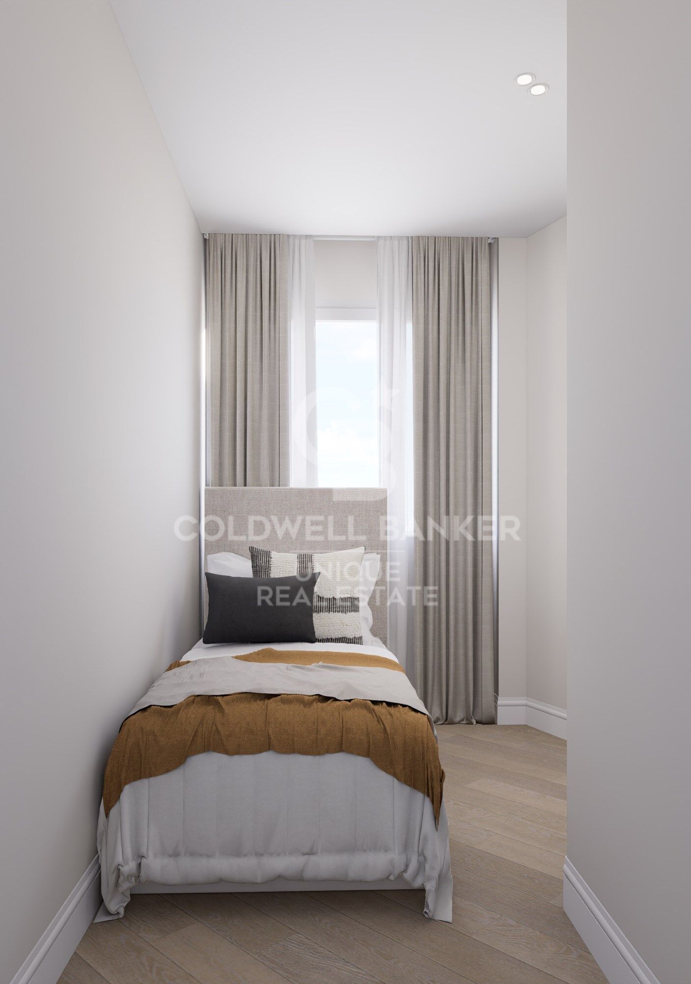 Renovated exterior 5-bedroom apartment with garage and storage room in El Viso, Madrid