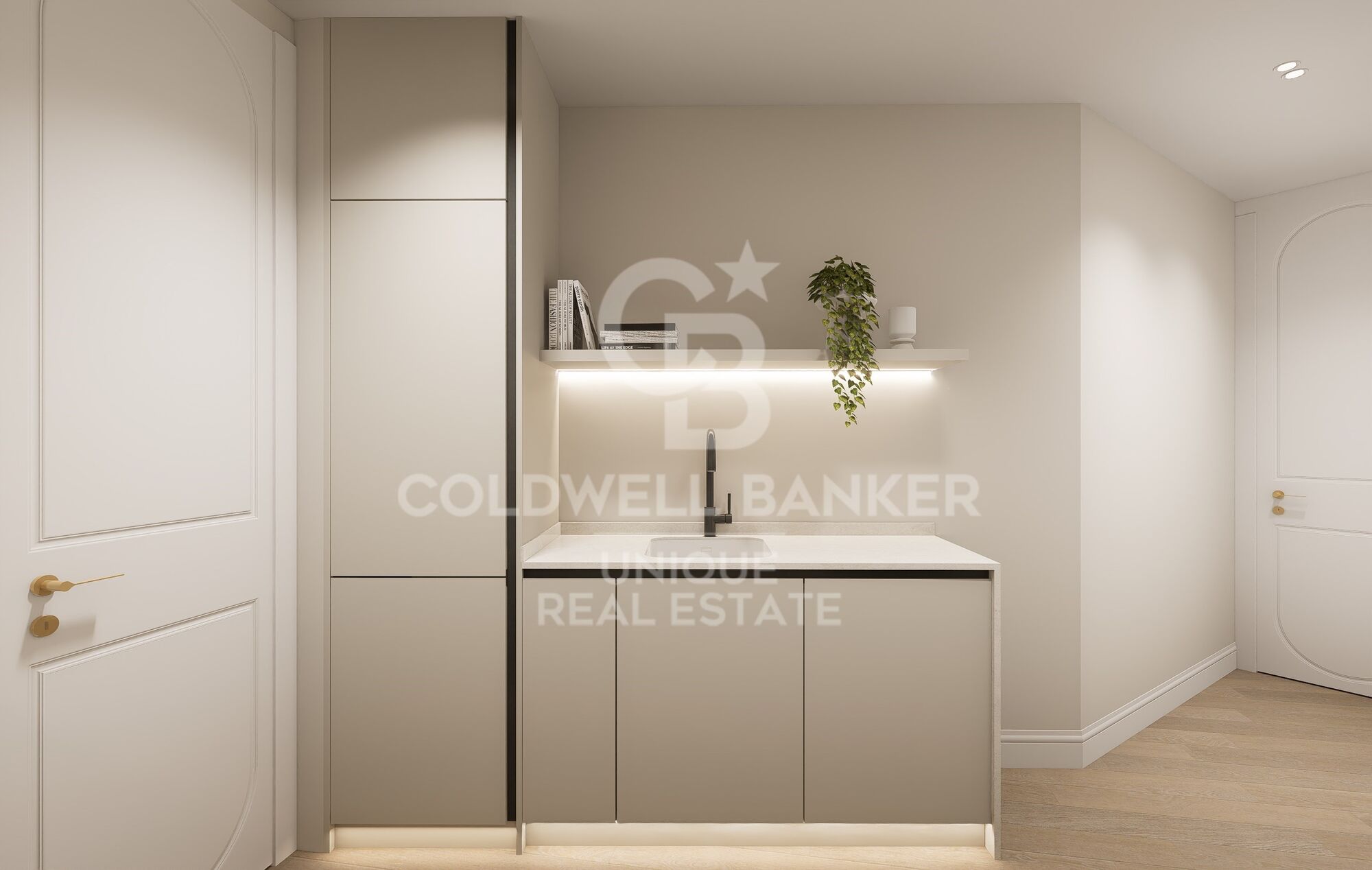 Renovated exterior 5-bedroom apartment with garage and storage room in El Viso, Madrid