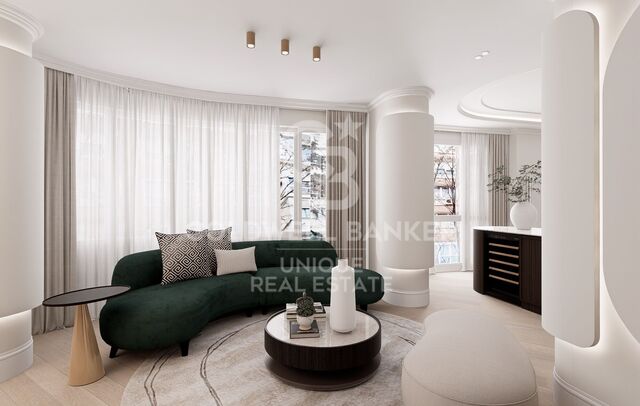 Renovated exterior 5-bedroom apartment with garage and storage room in El Viso, Madrid