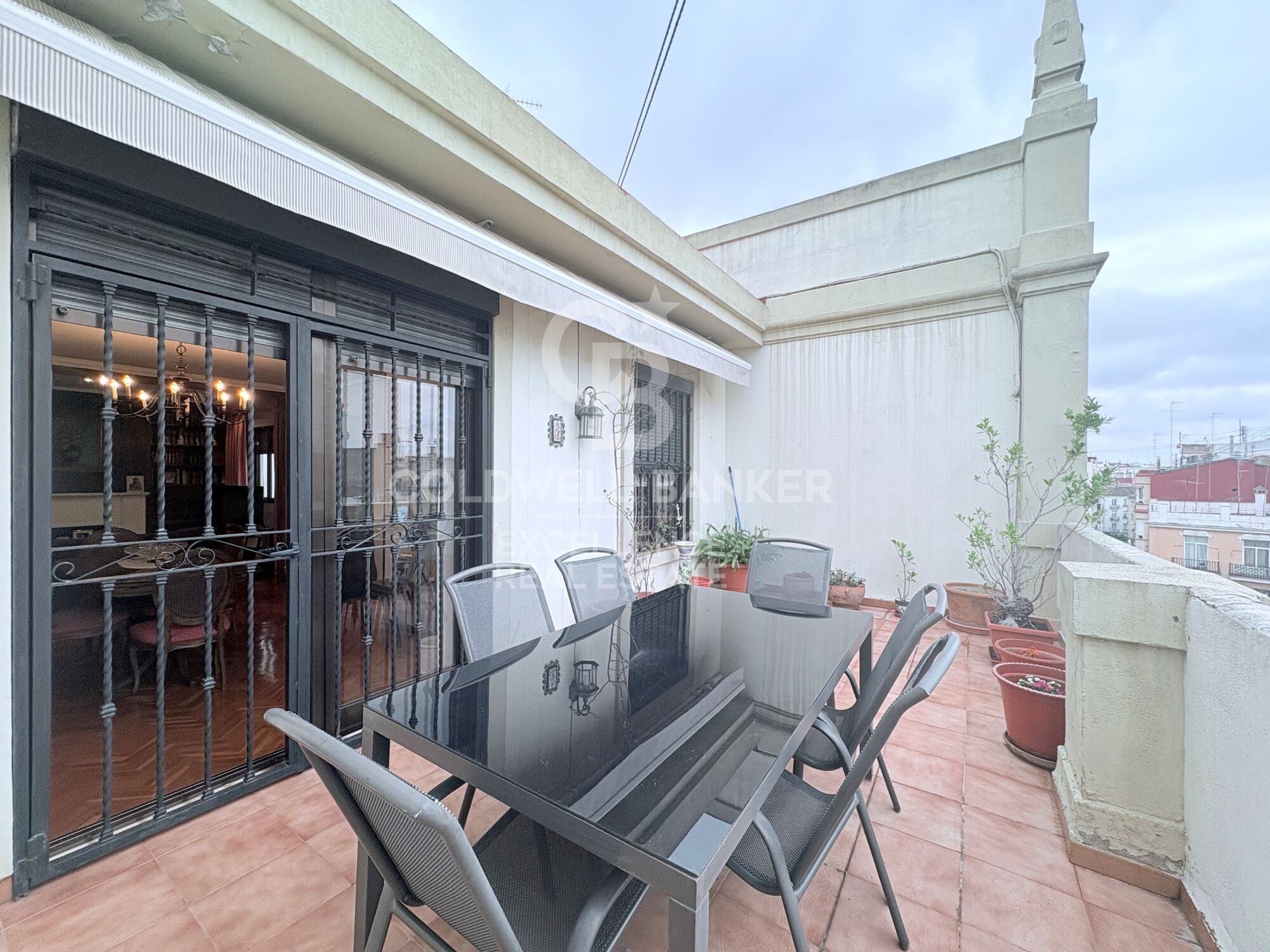 Stately penthouse in the heart of Valencia's Eixample