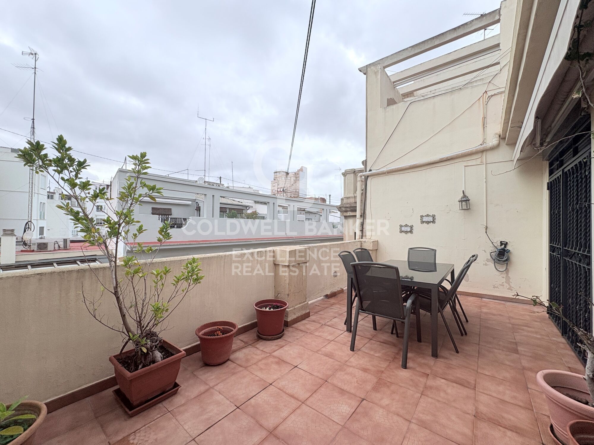 Stately penthouse in the heart of Valencia's Eixample