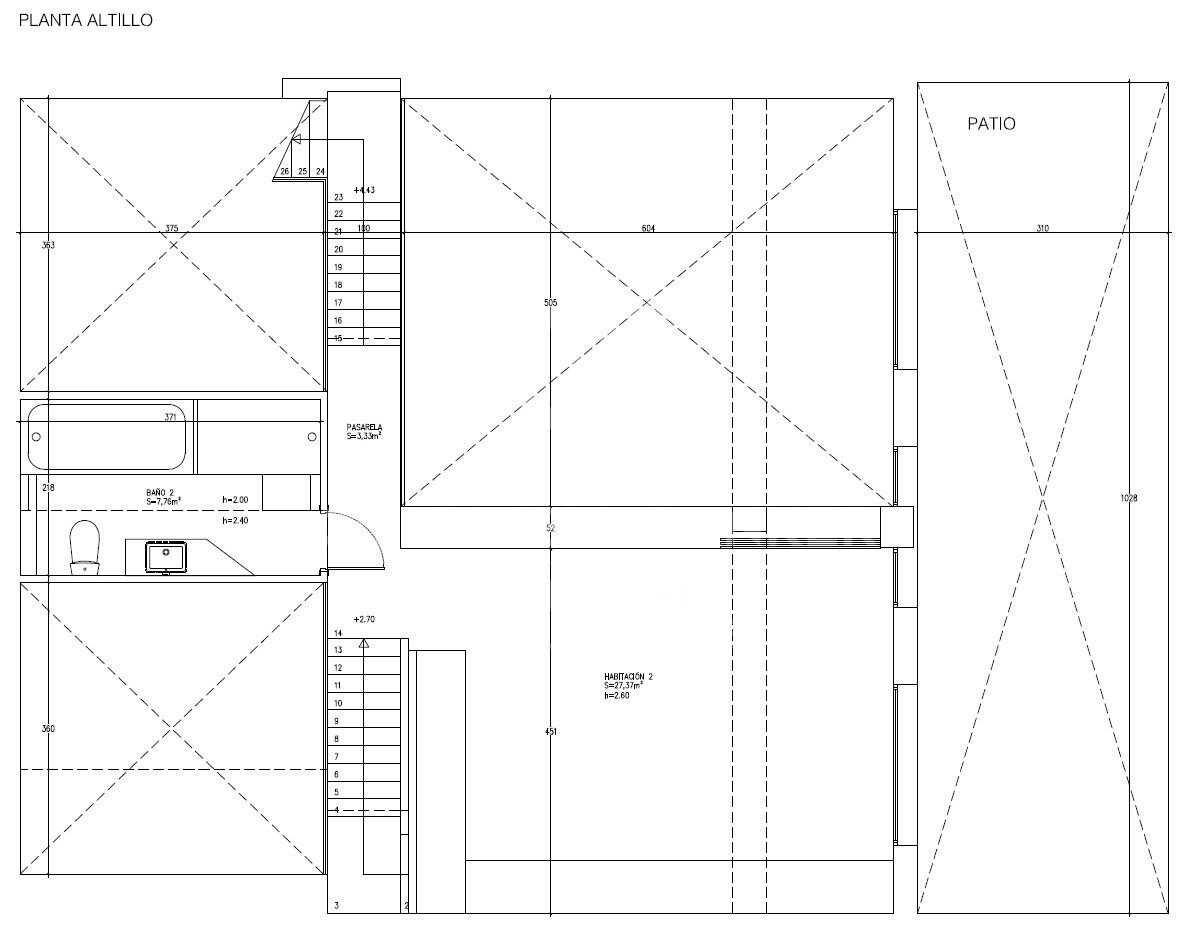 Loft singulier à quelques minutes du Park Güell 265 m², triple hauteur et usages polyvalents