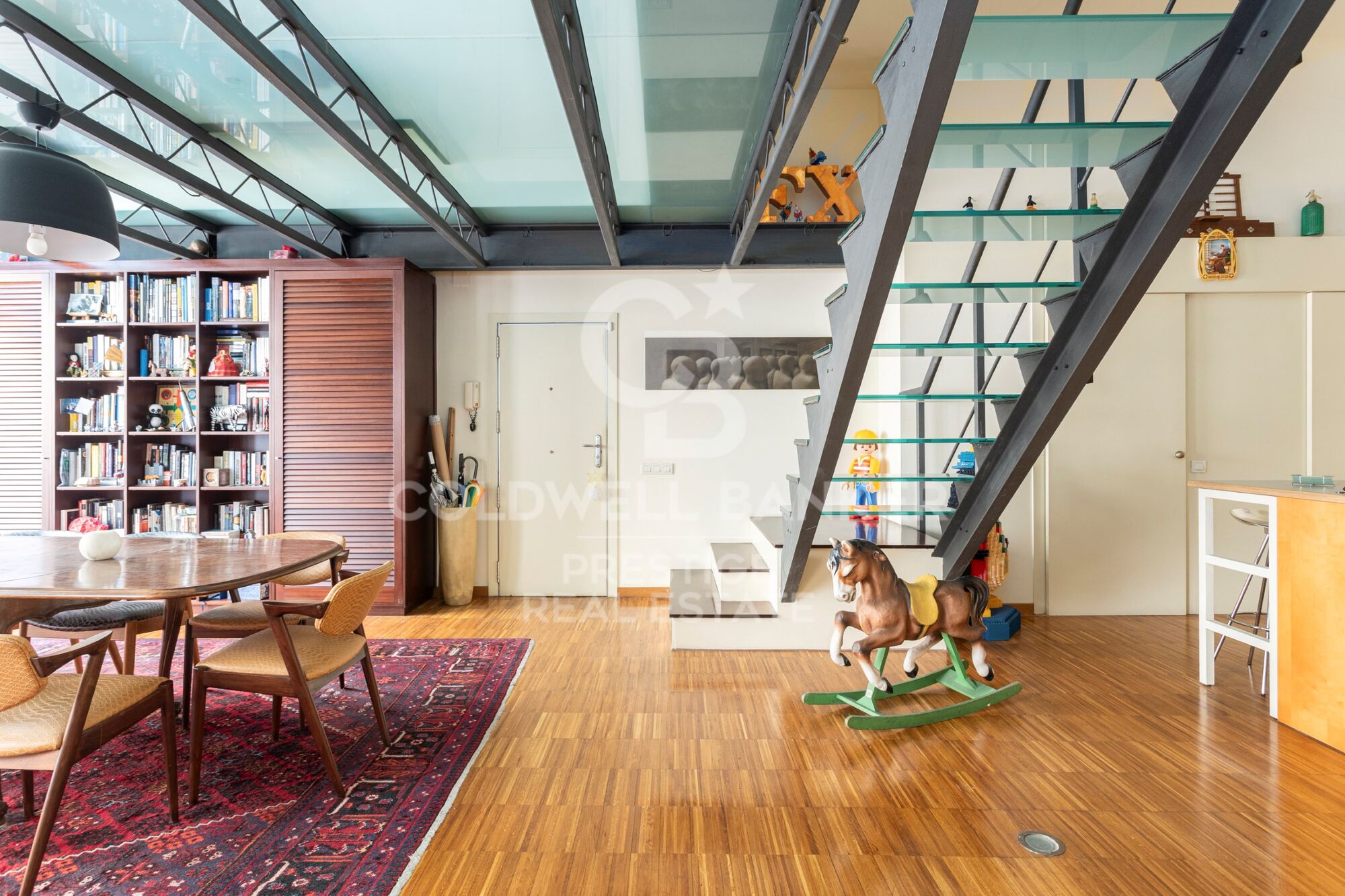 Loft singular a pocos minutos del Park Güell 265 m², triple altura y usos versátiles