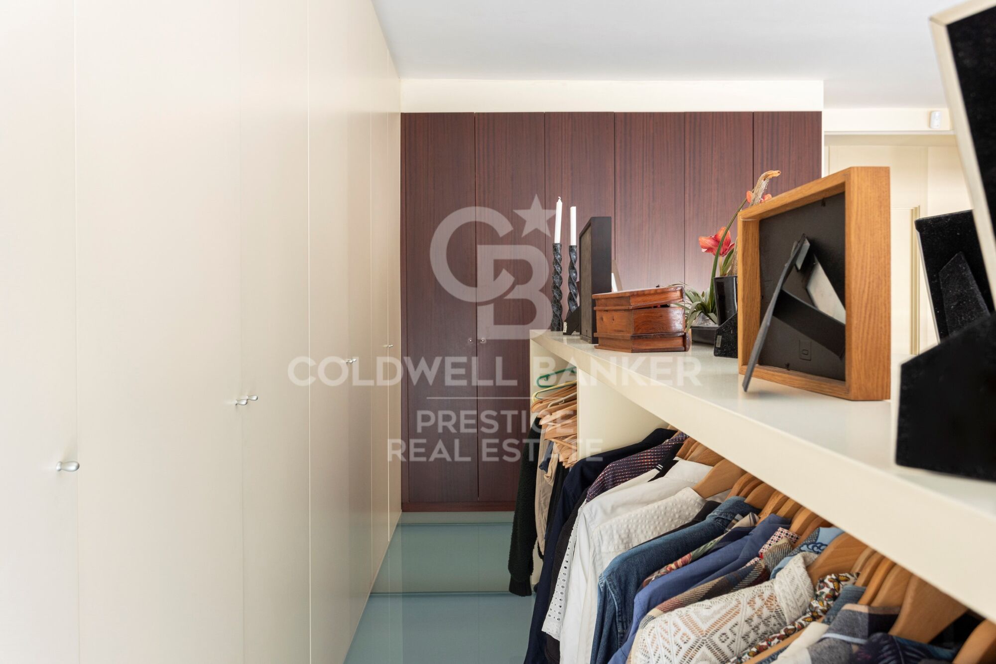Unique loft just minutes from Park Güell 265 m², triple-height space and versatile uses
