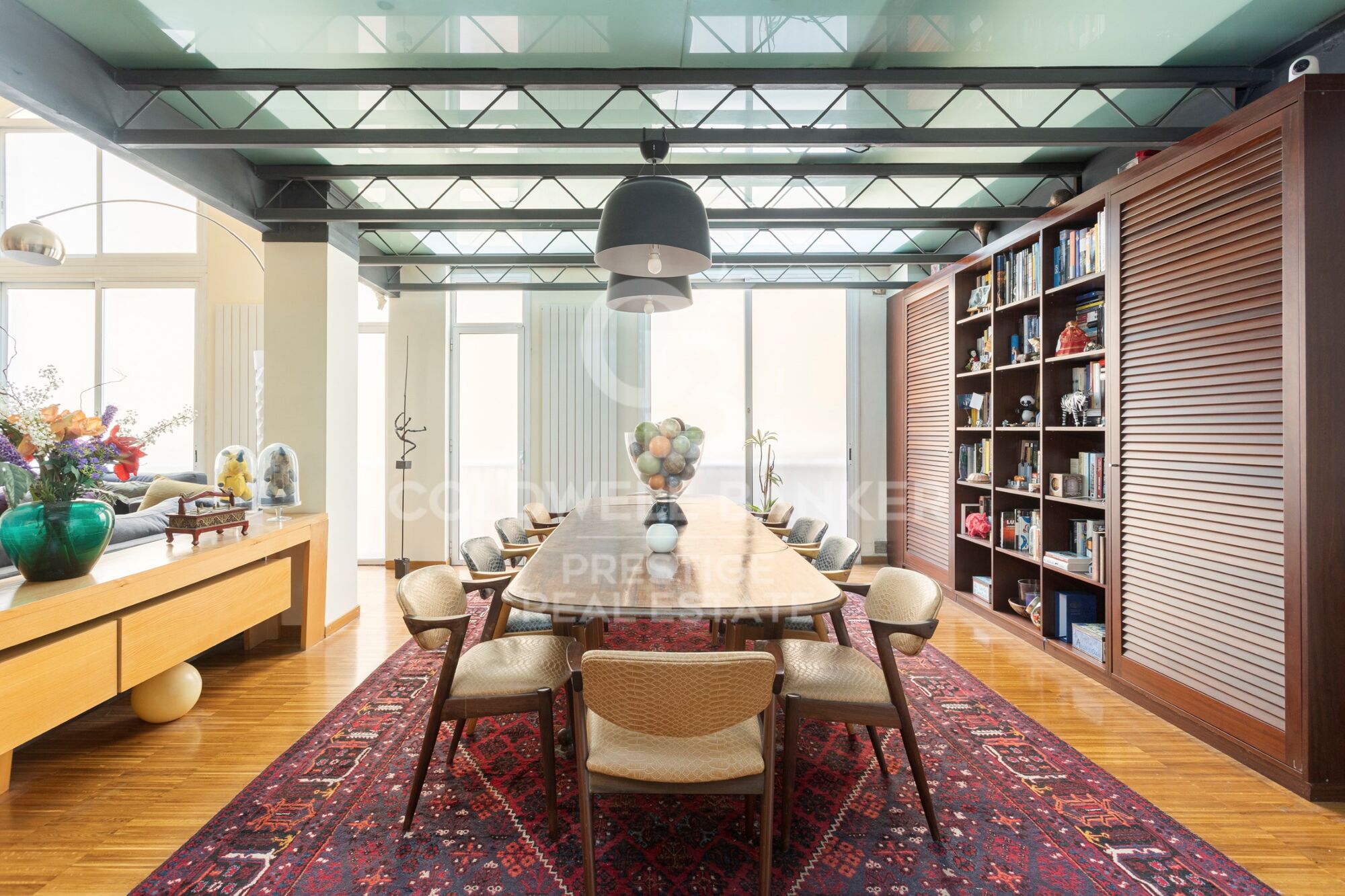 Loft singular a pocos minutos del Park Güell 265 m², triple altura y usos versátiles
