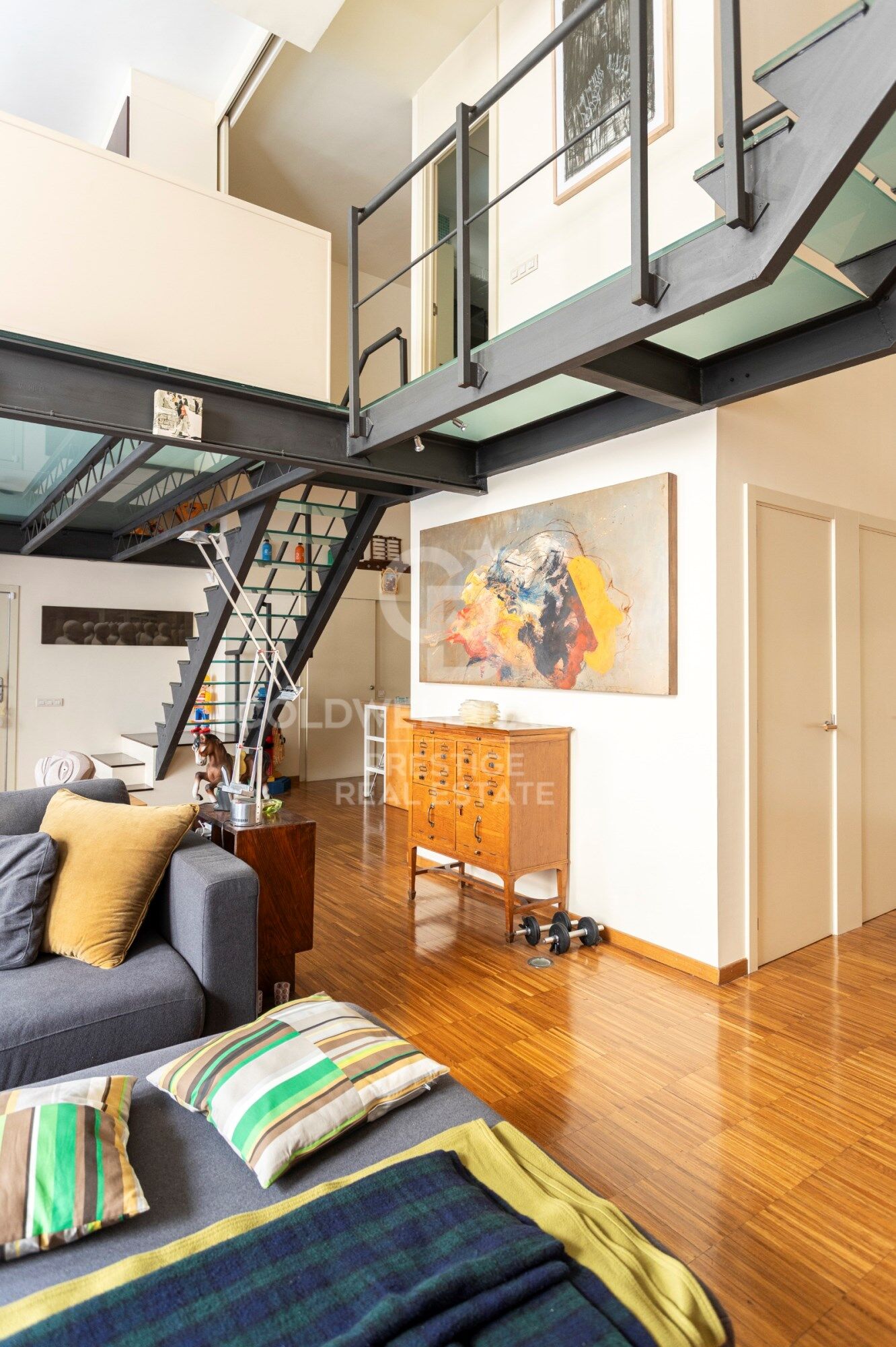 Loft singular a pocos minutos del Park Güell 265 m², triple altura y usos versátiles