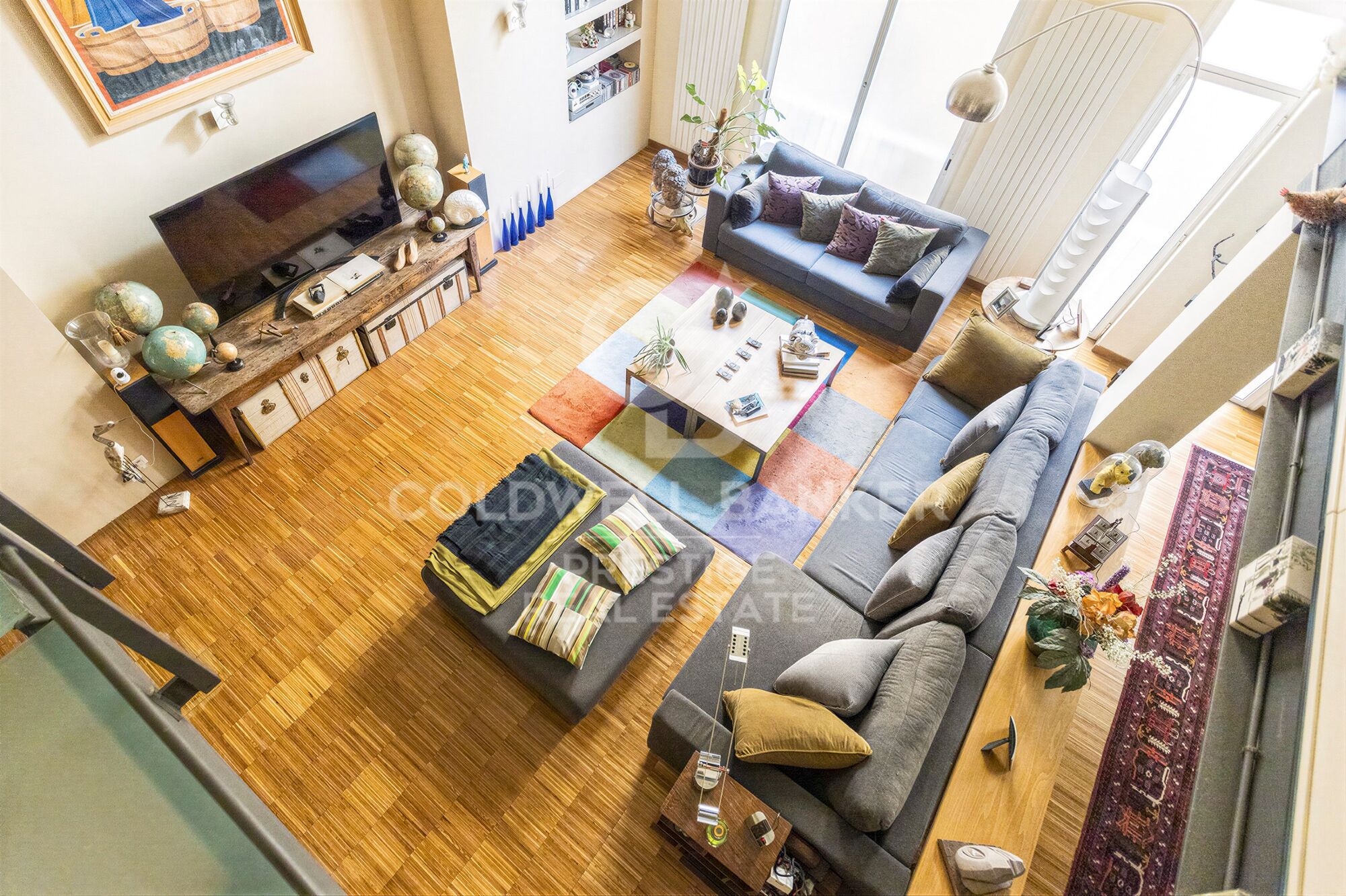 Loft singulier à quelques minutes du Park Güell 265 m², triple hauteur et usages polyvalents