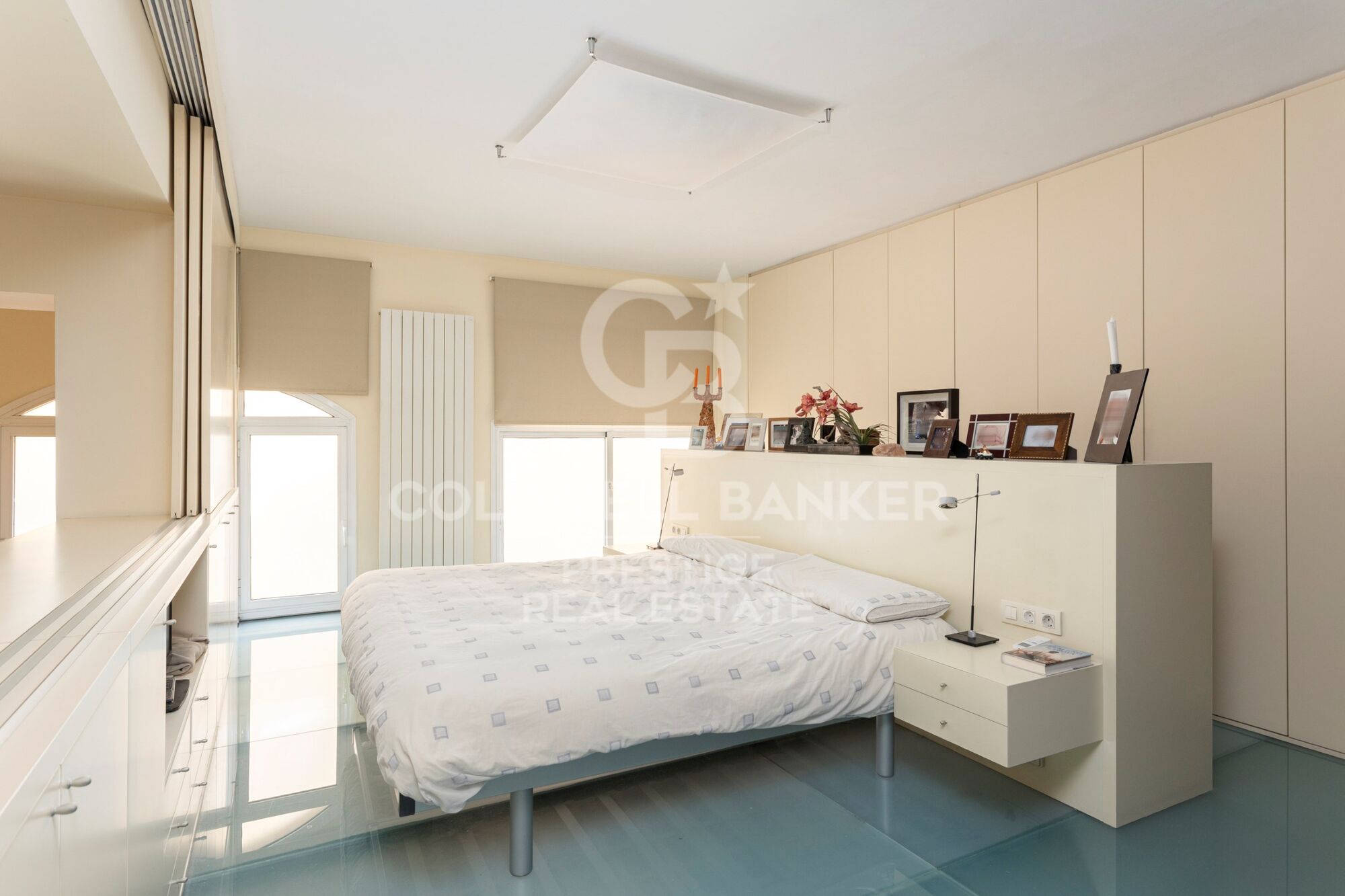 Loft singulier à quelques minutes du Park Güell 265 m², triple hauteur et usages polyvalents