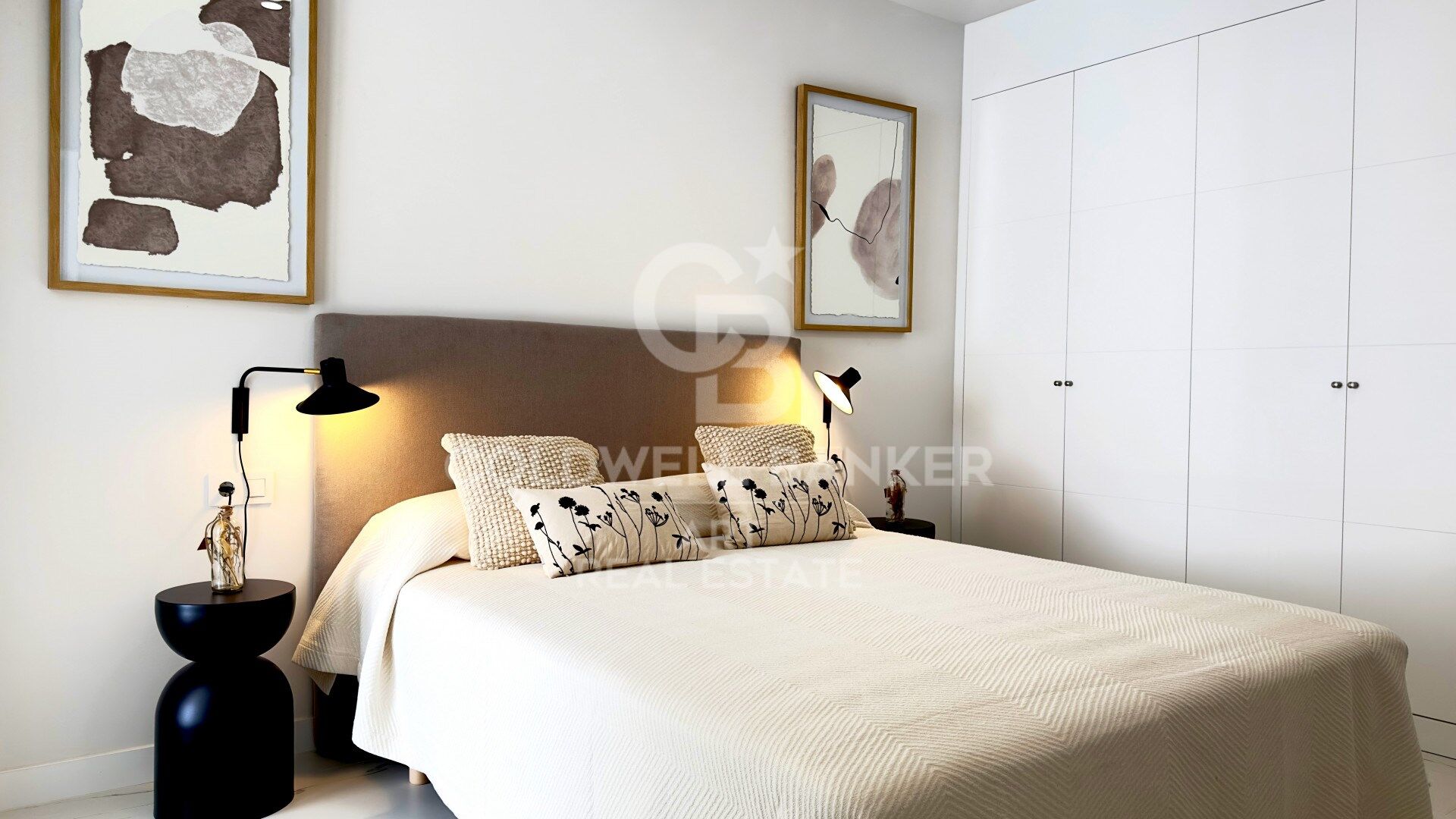 Apartments and penthouses with spectacular sea views in Casares Costa