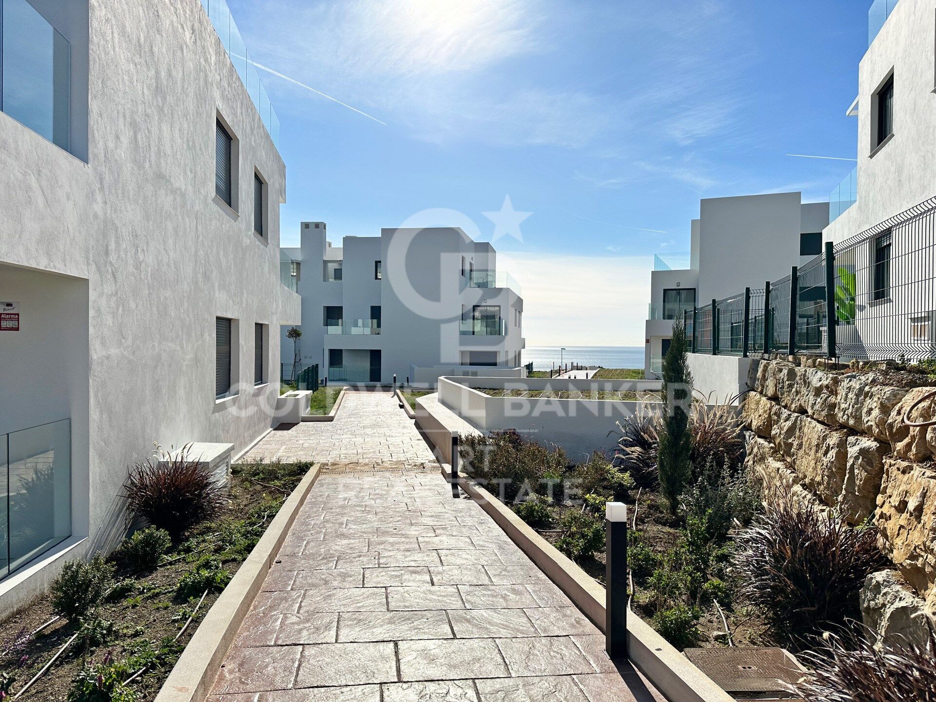Apartments and penthouses with spectacular sea views in Casares Costa